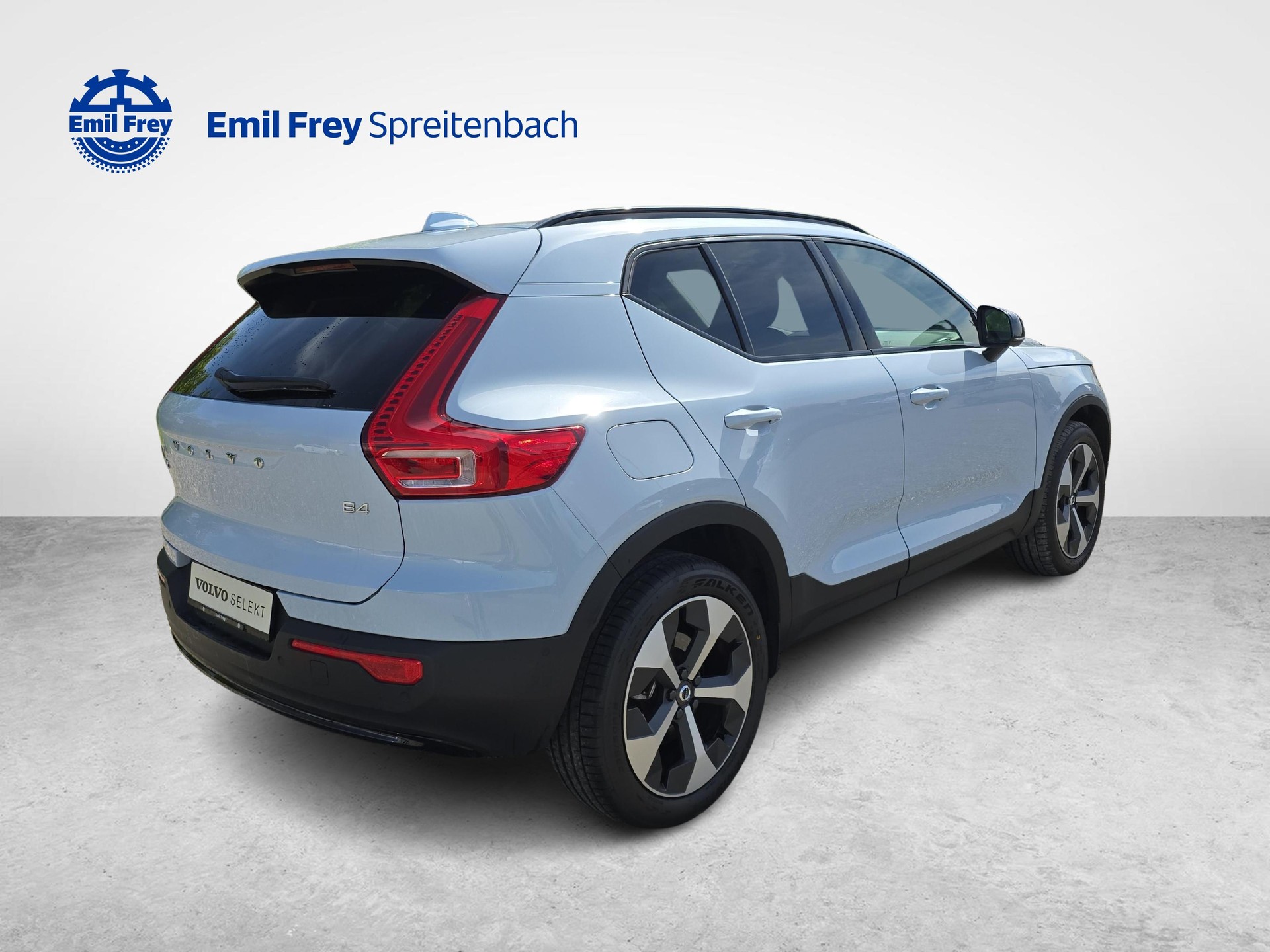 VOLVO XC40 2.0 B4 MH Plus Dark-image-4
