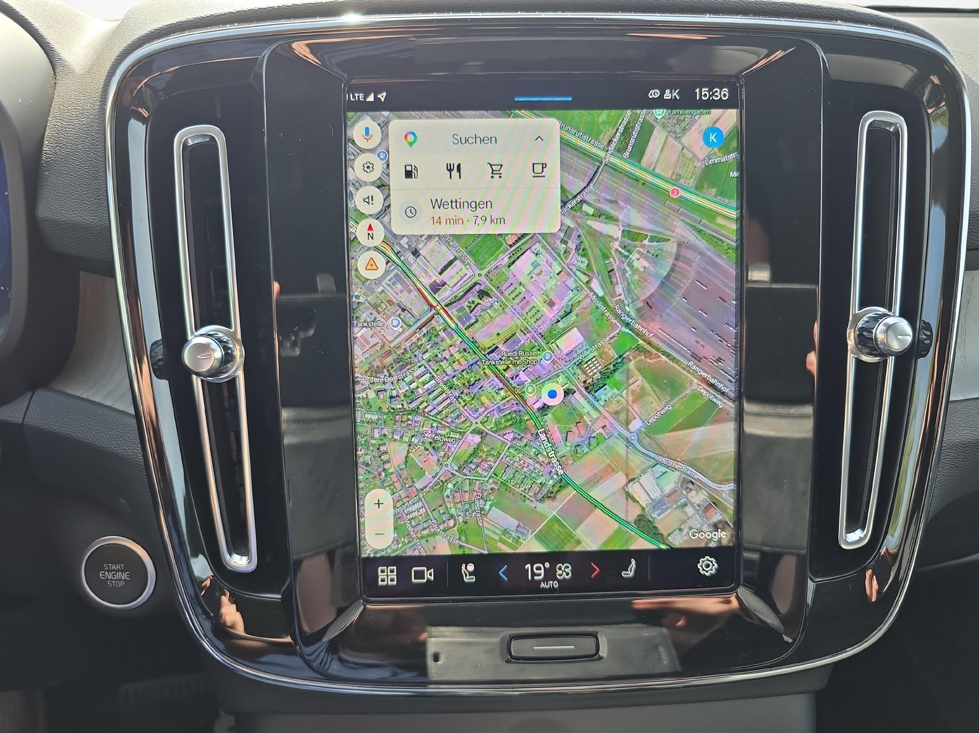 VOLVO XC40 2.0 B4 MH Plus Dark-image-15