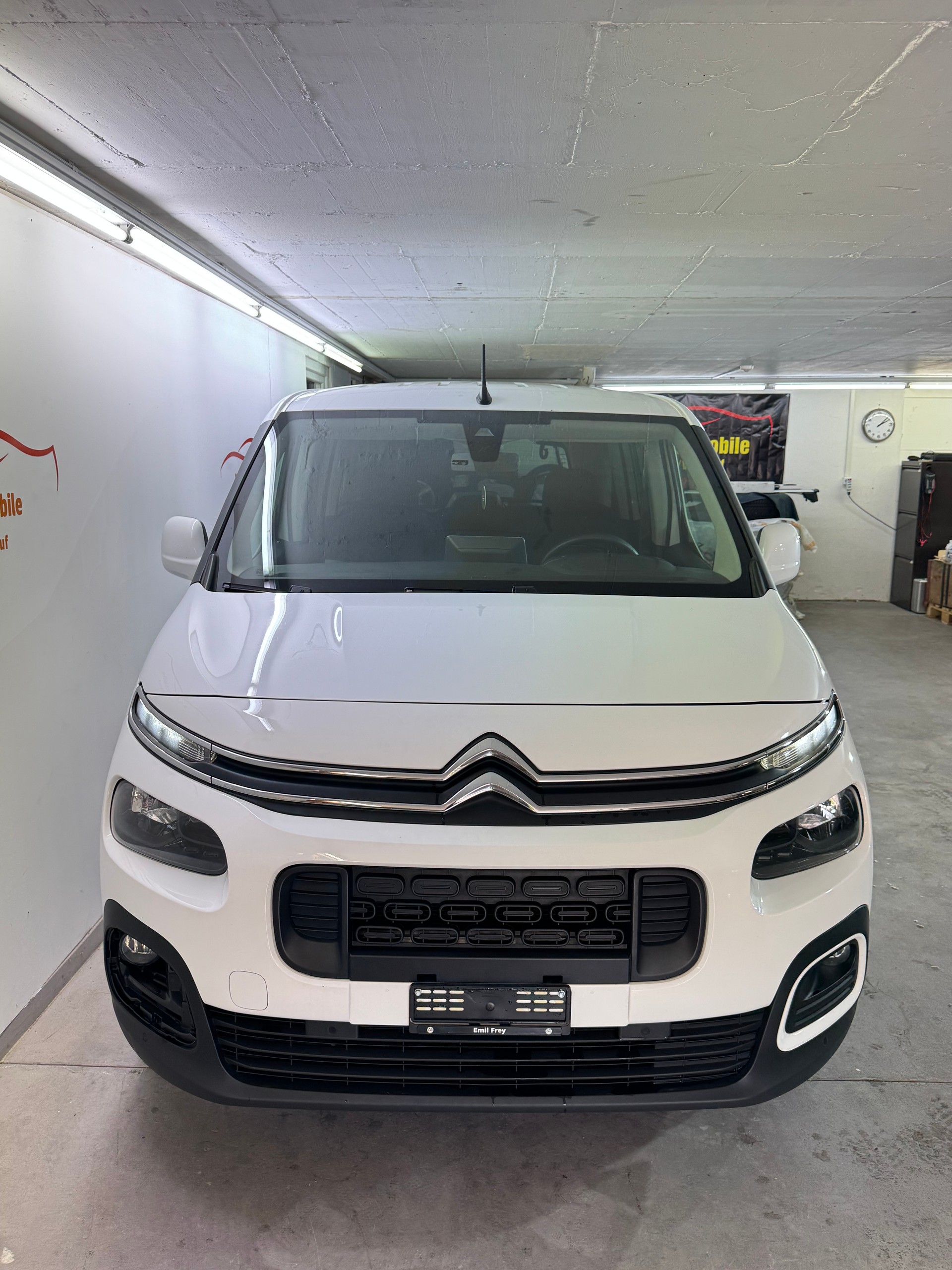 CITROEN Berlingo XL 1.5 BlueHDi Feel EAT8-image-4