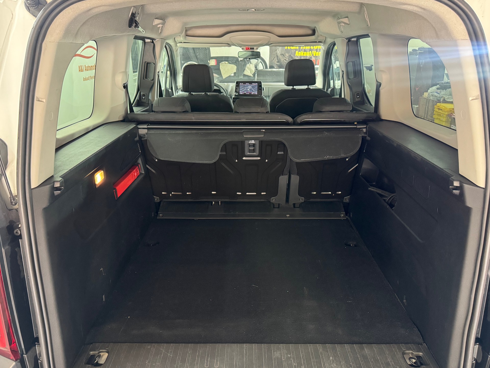 CITROEN Berlingo XL 1.5 BlueHDi Feel EAT8-image-11