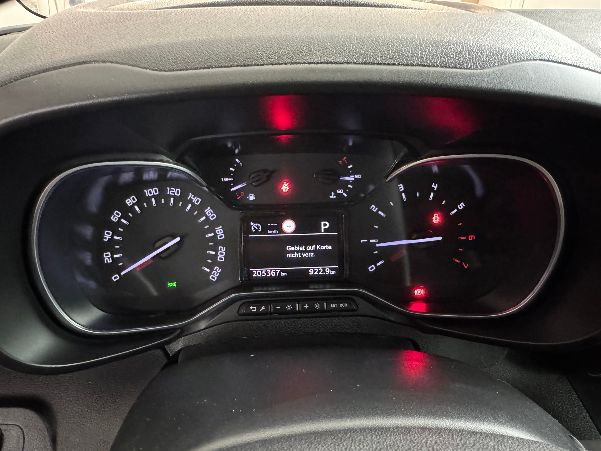 CITROEN Berlingo XL 1.5 BlueHDi Feel EAT8-image-13