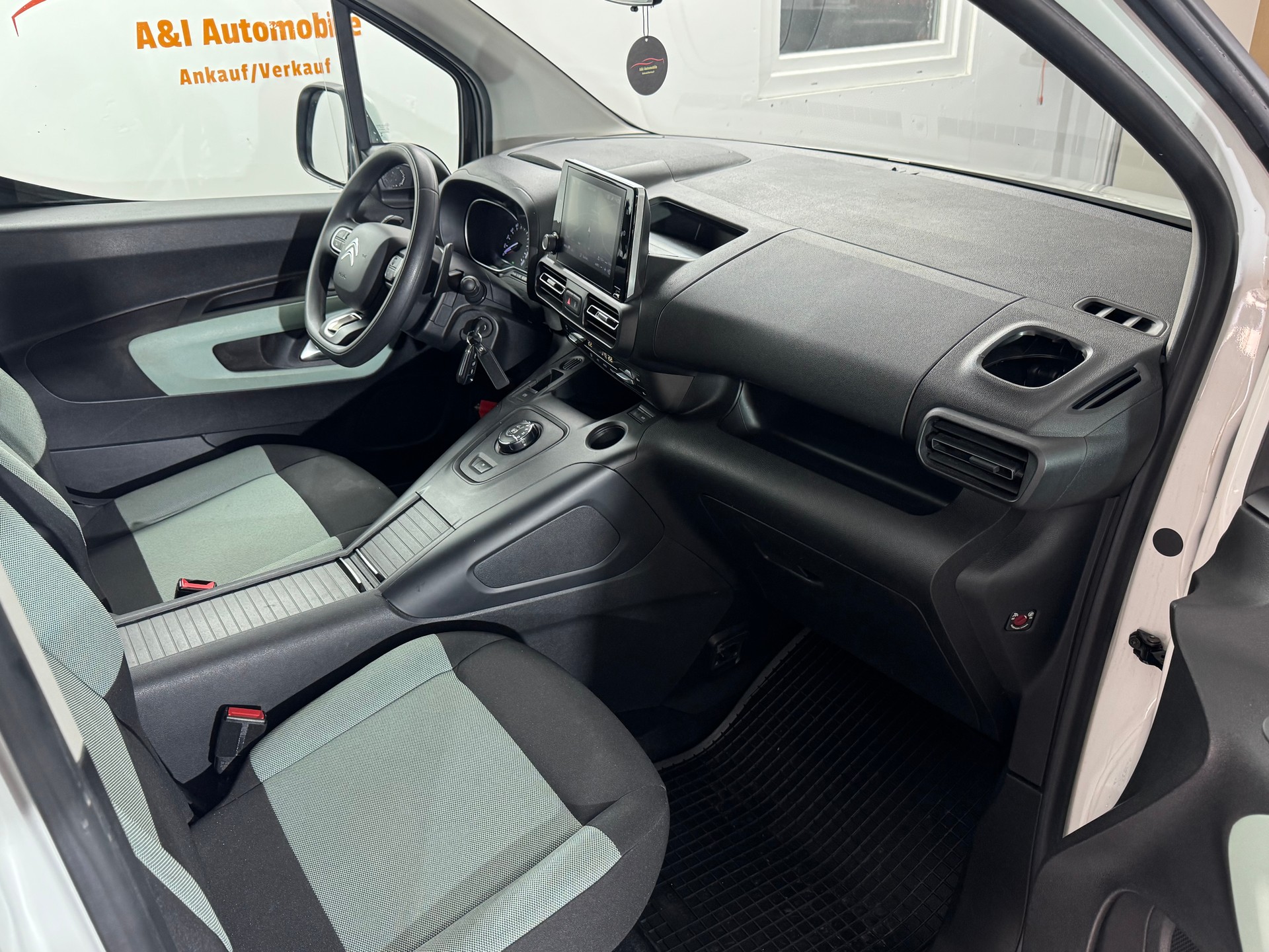 CITROEN Berlingo XL 1.5 BlueHDi Feel EAT8-image-8