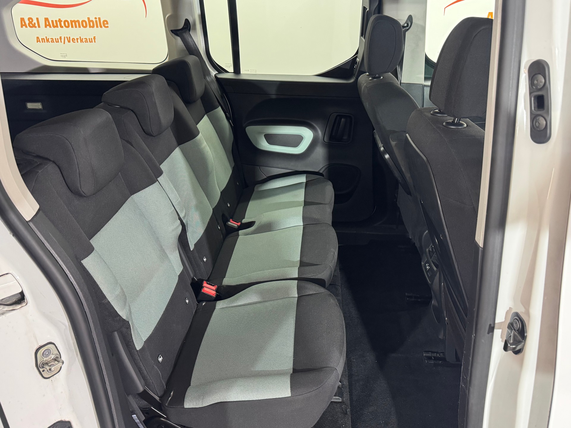 CITROEN Berlingo XL 1.5 BlueHDi Feel EAT8-image-10