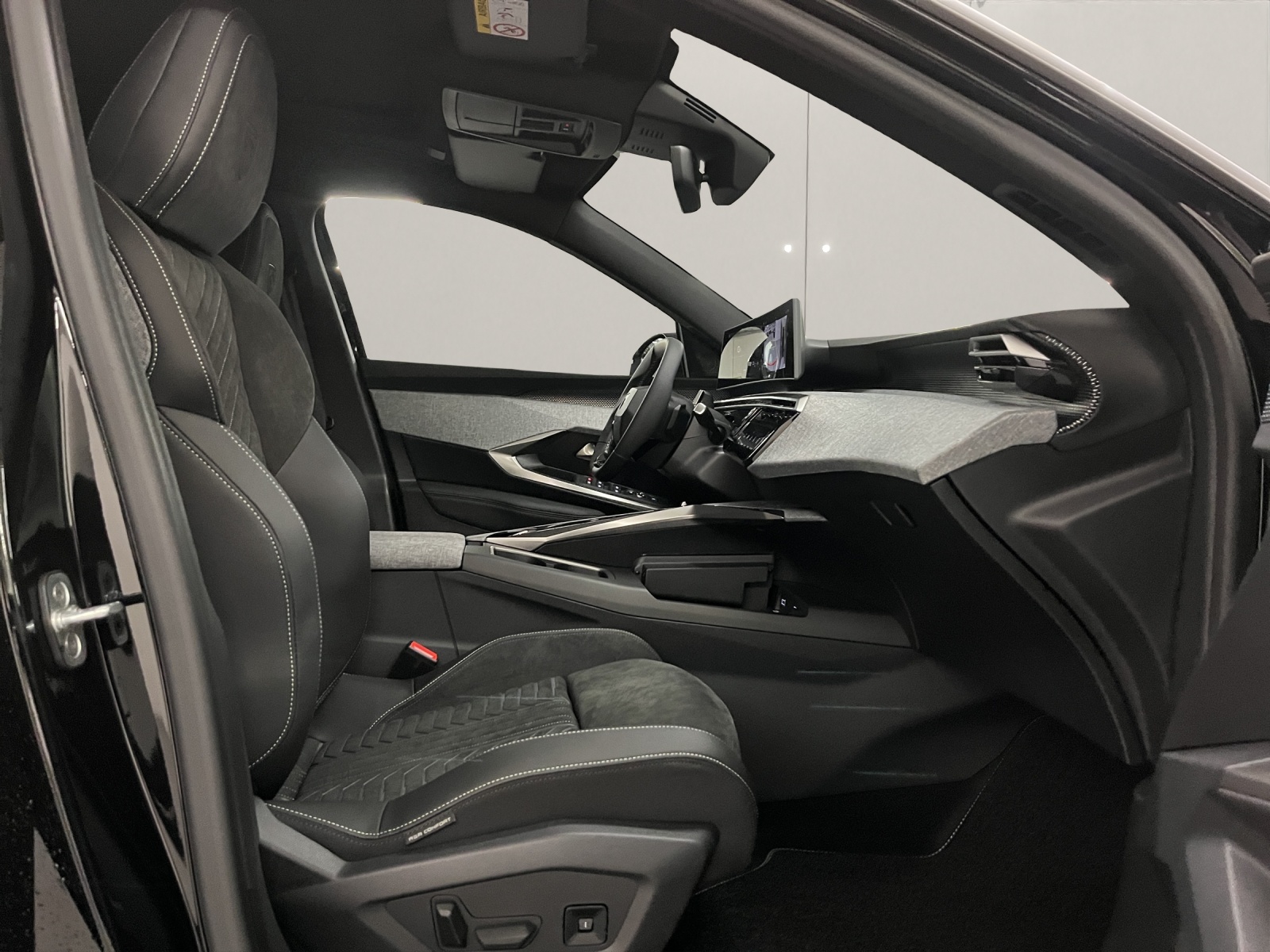 PEUGEOT 5008 1.2 Hybrid GT-image-12