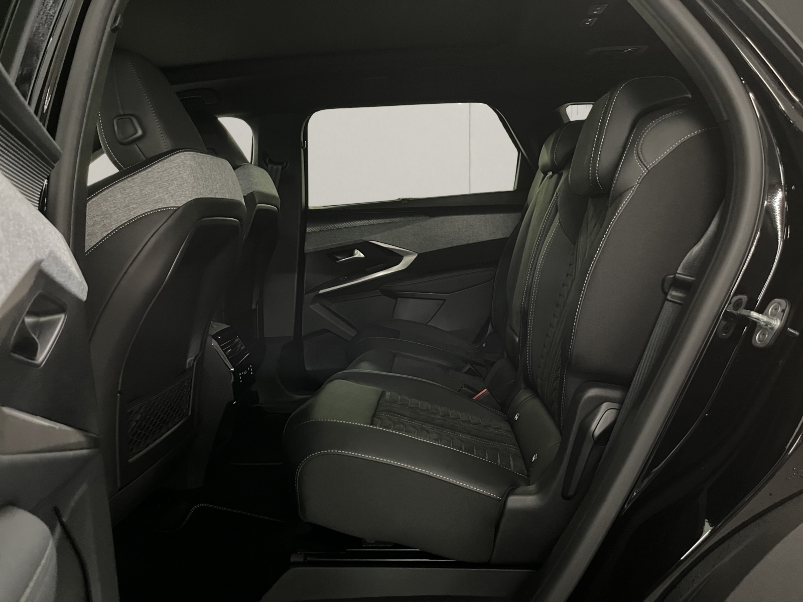 PEUGEOT 5008 1.2 Hybrid GT-image-13