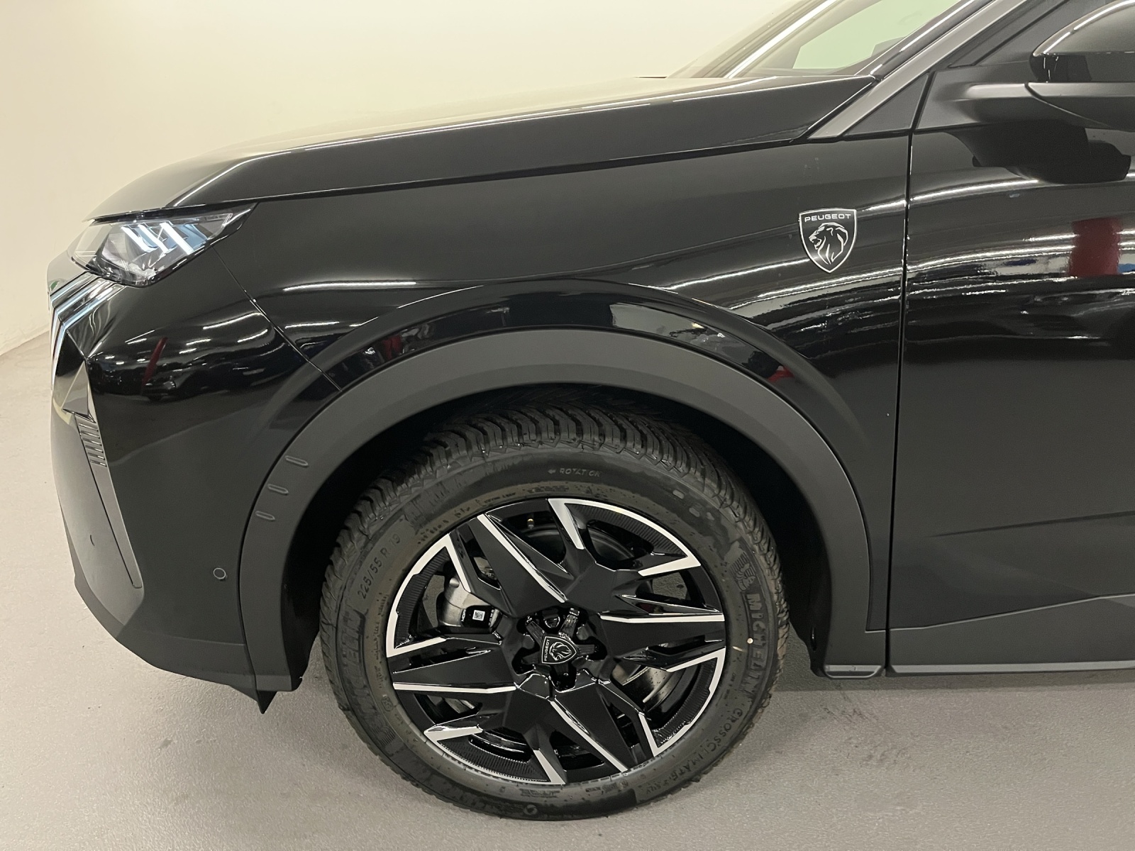 PEUGEOT 5008 1.2 Hybrid GT-image-16