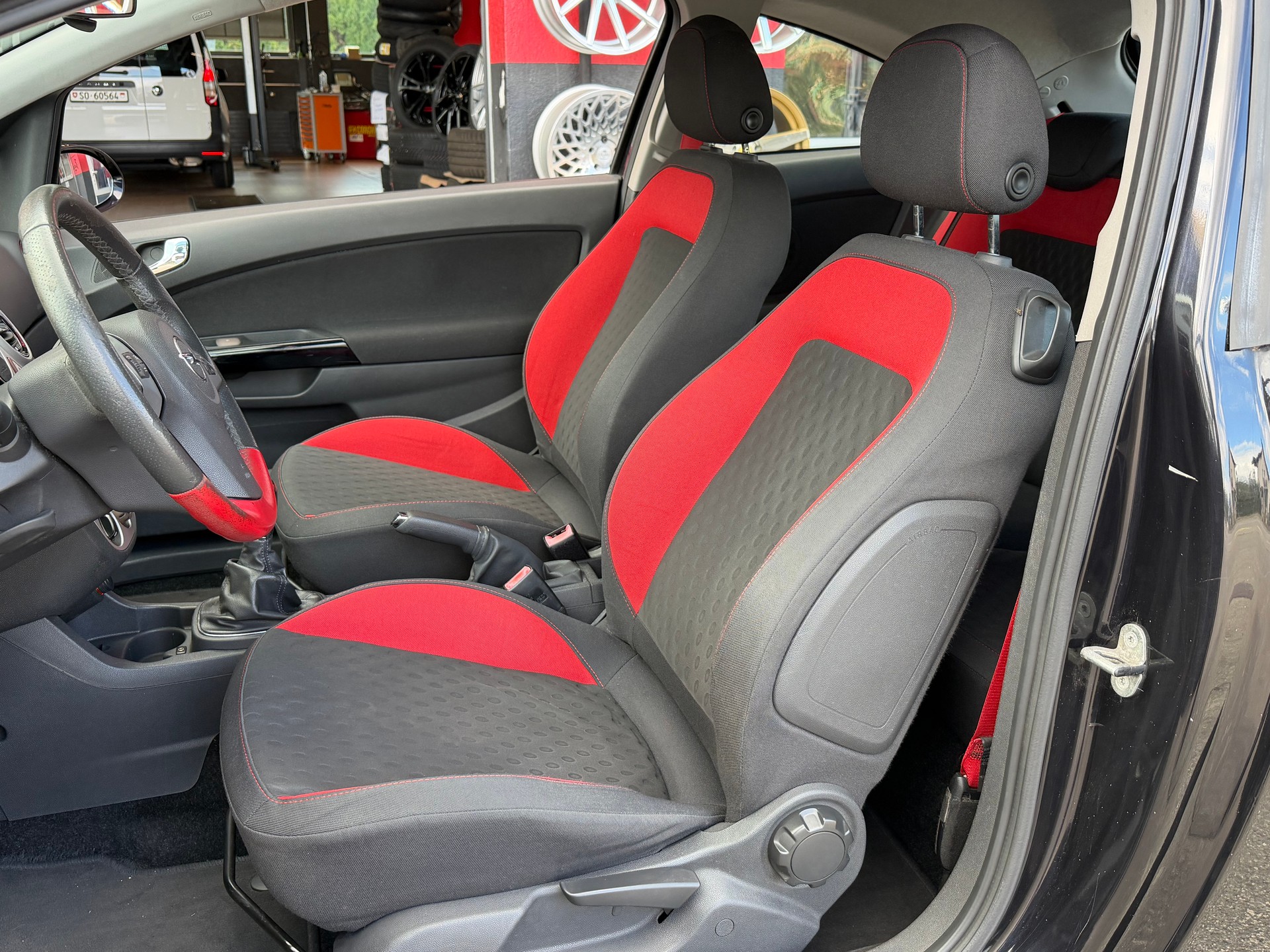 OPEL Corsa 1.6 Turbo GSi-image-11