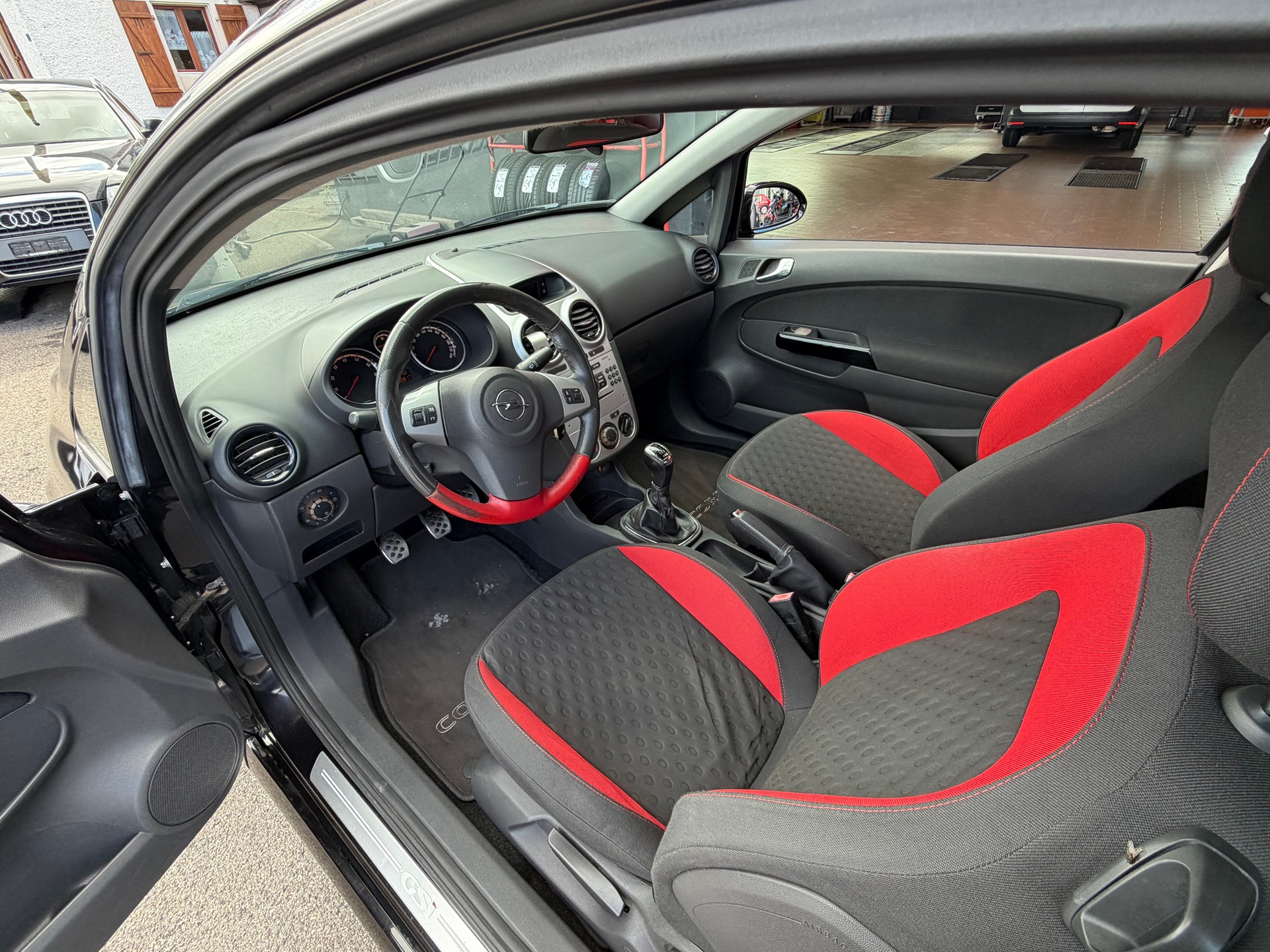 OPEL Corsa 1.6 Turbo GSi-image-10