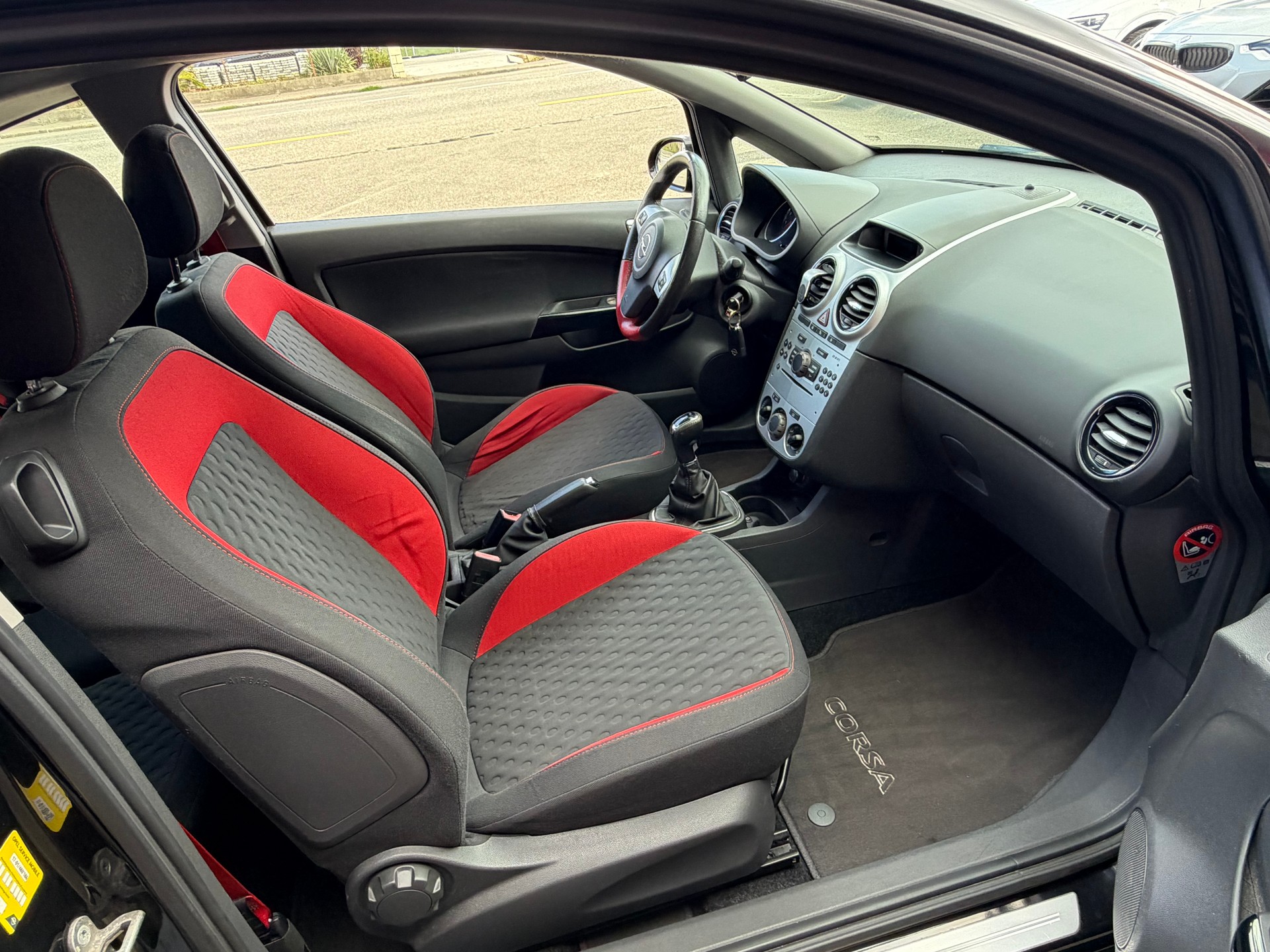 OPEL Corsa 1.6 Turbo GSi-image-8