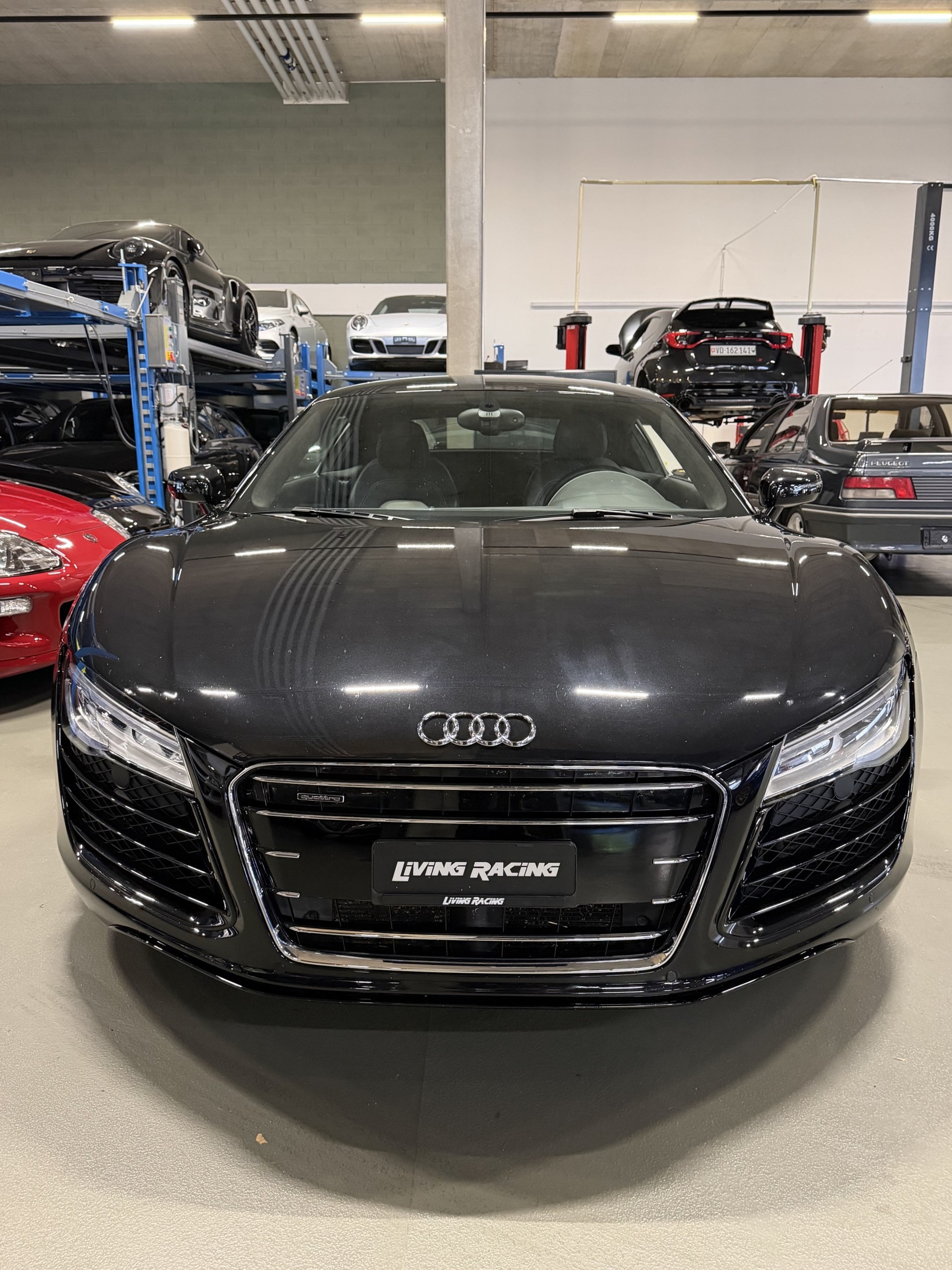 AUDI R8 Coupé 5.2 S-Tronic-image-4