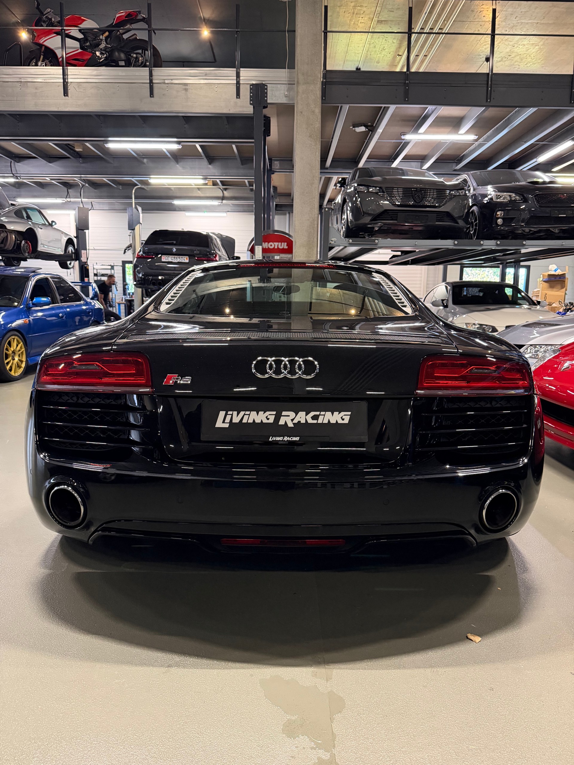 AUDI R8 Coupé 5.2 S-Tronic-image-3