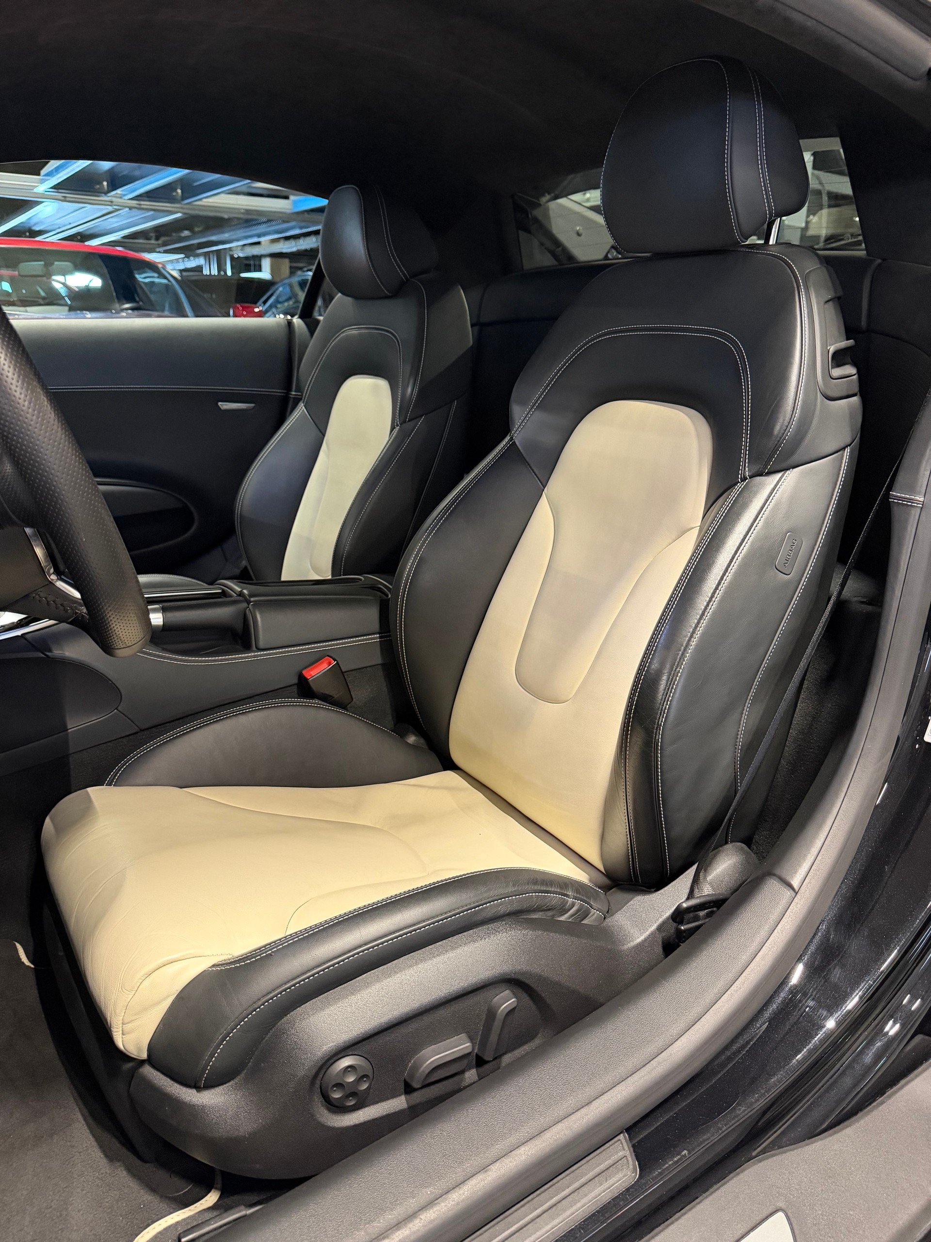 AUDI R8 Coupé 5.2 S-Tronic-image-8