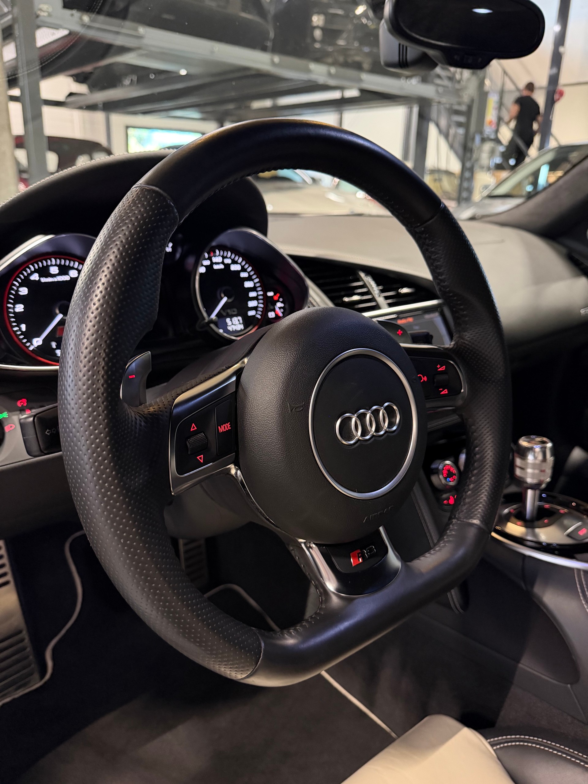 AUDI R8 Coupé 5.2 S-Tronic-image-7