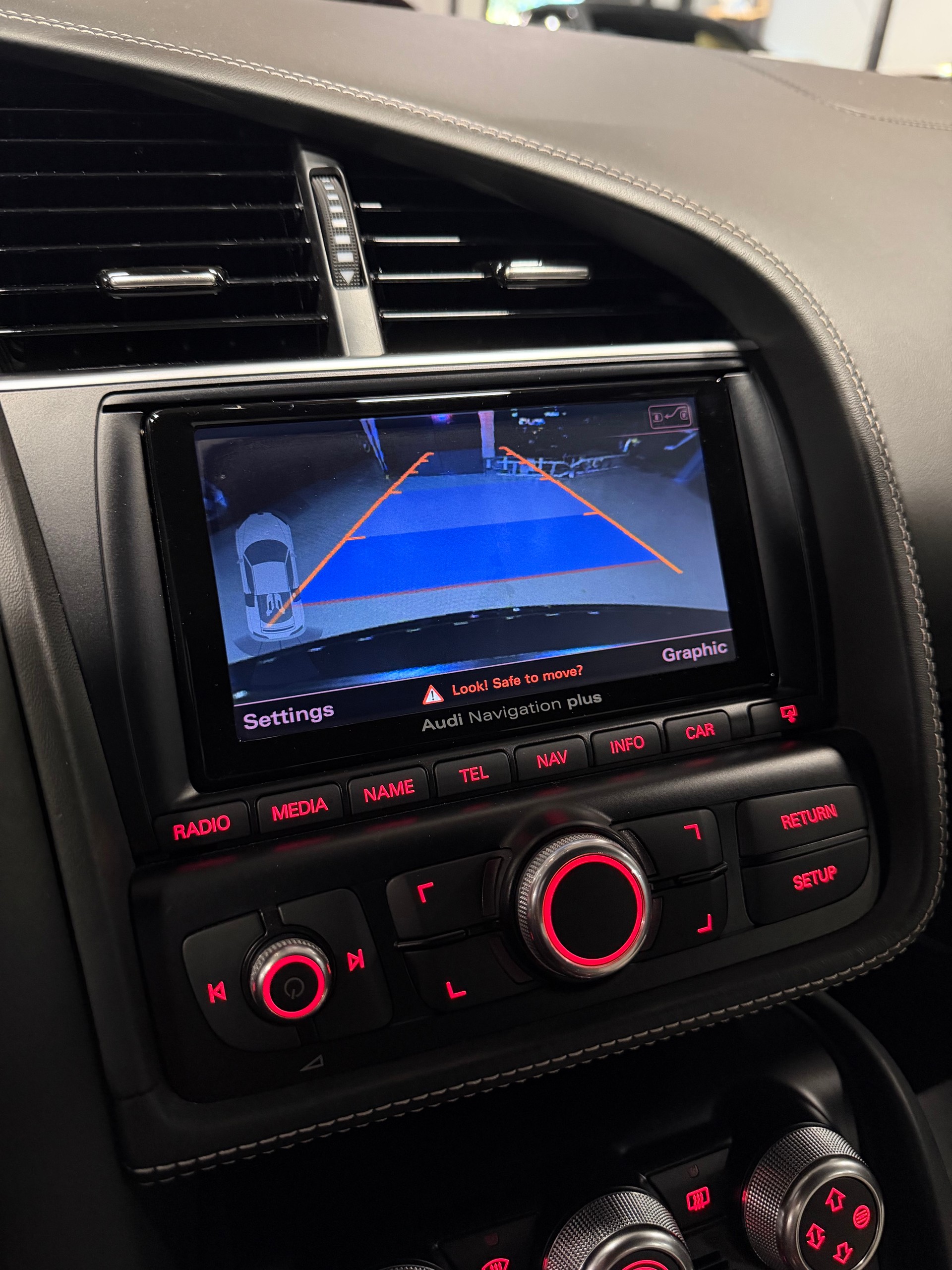 AUDI R8 Coupé 5.2 S-Tronic-image-9