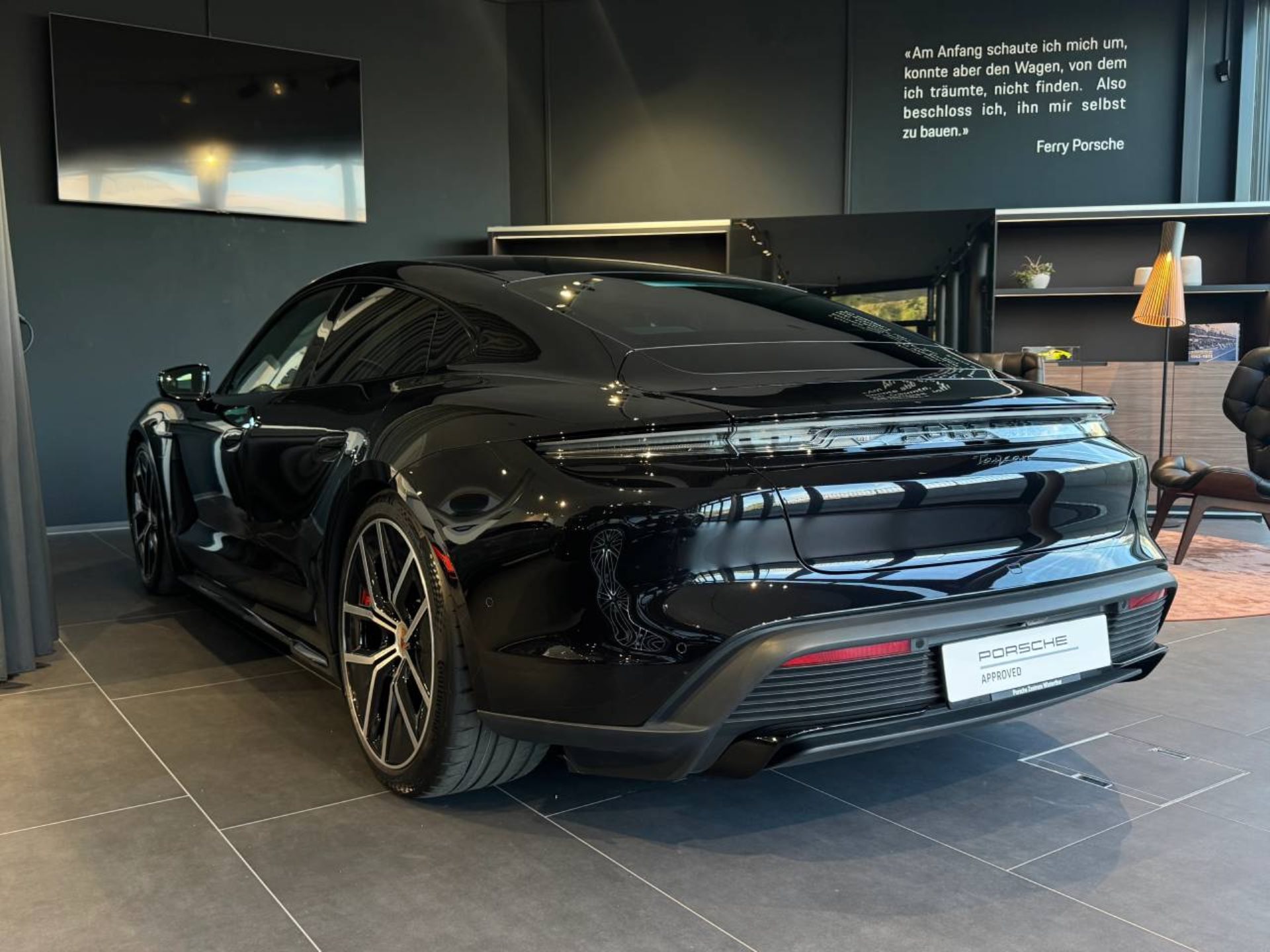 PORSCHE Taycan Black Edition-showroom-element-2
