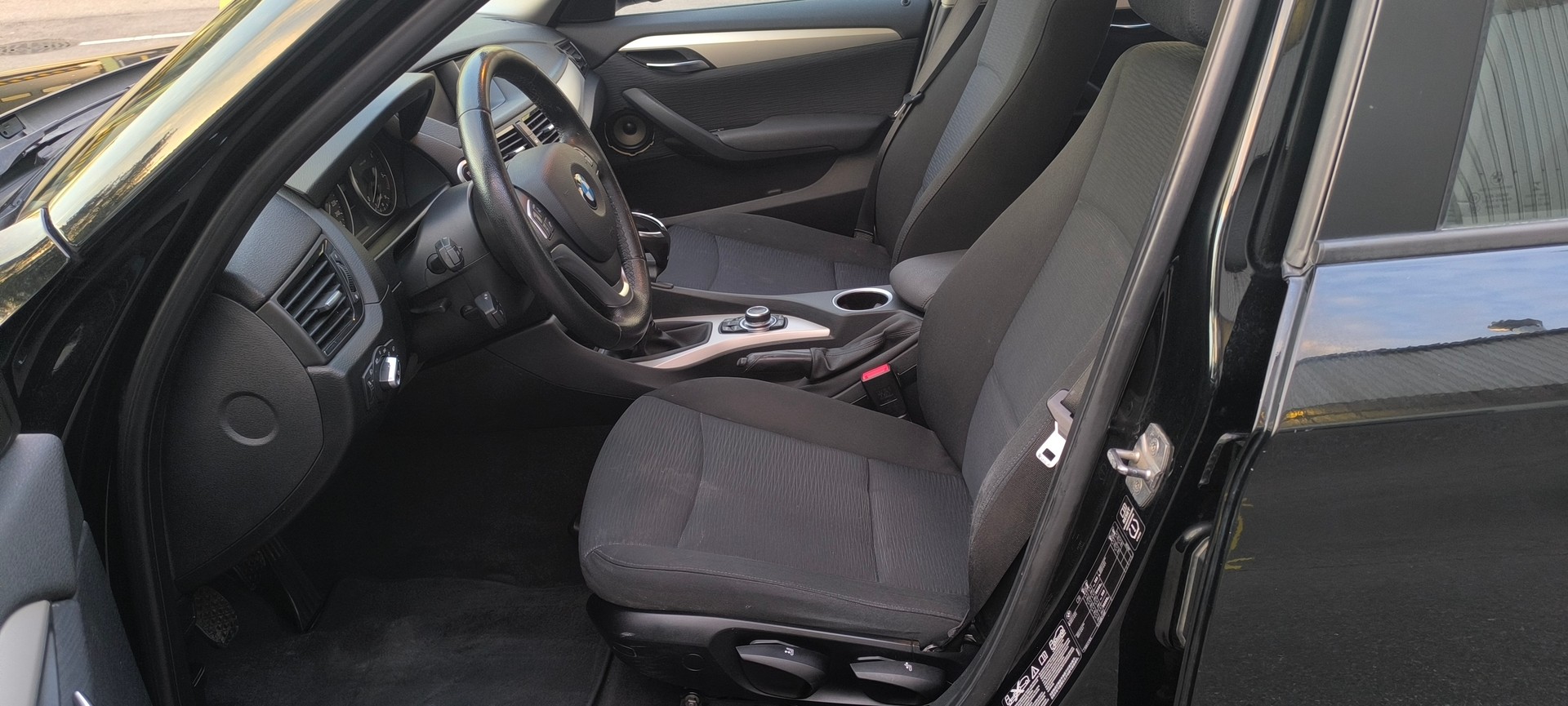 BMW X1 xDrive 18d-image-11