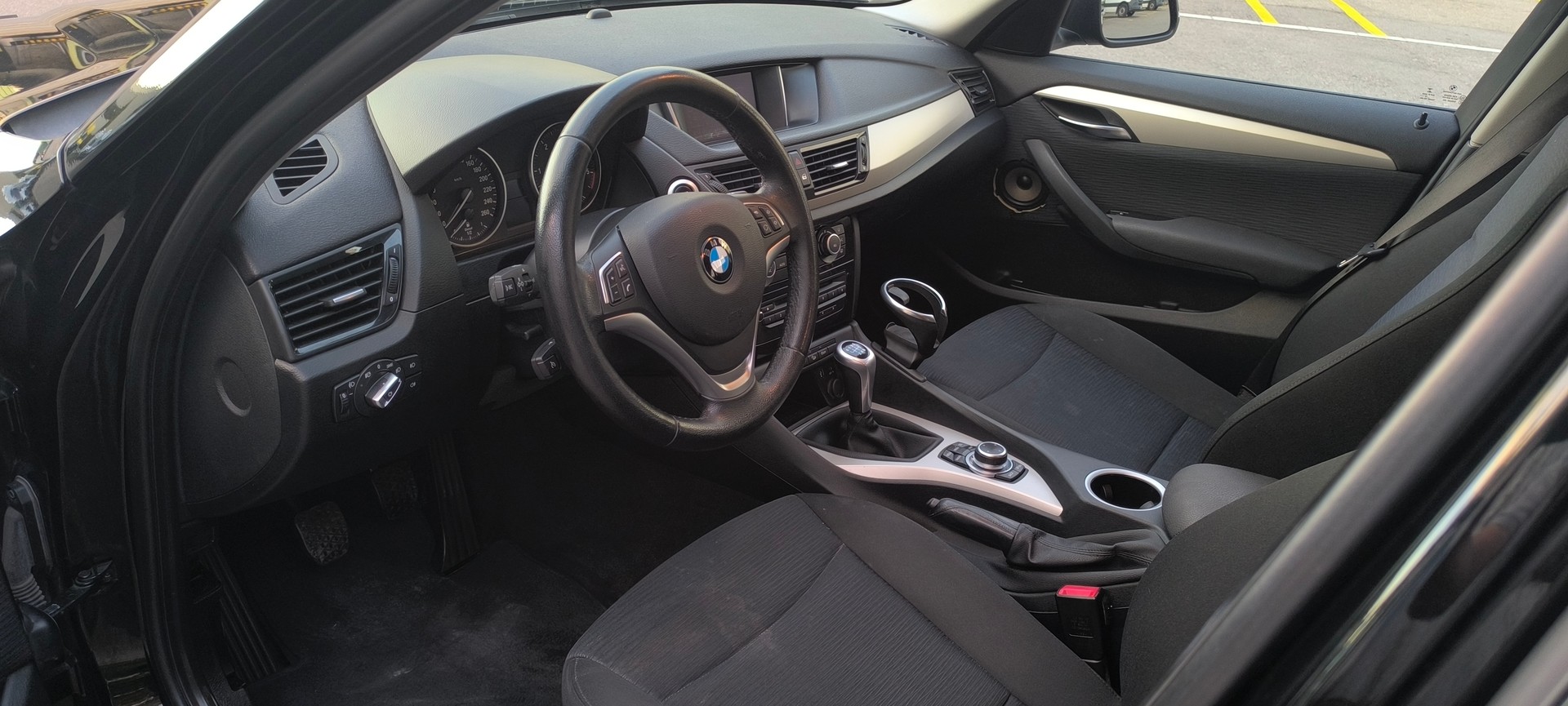 BMW X1 xDrive 18d-image-12