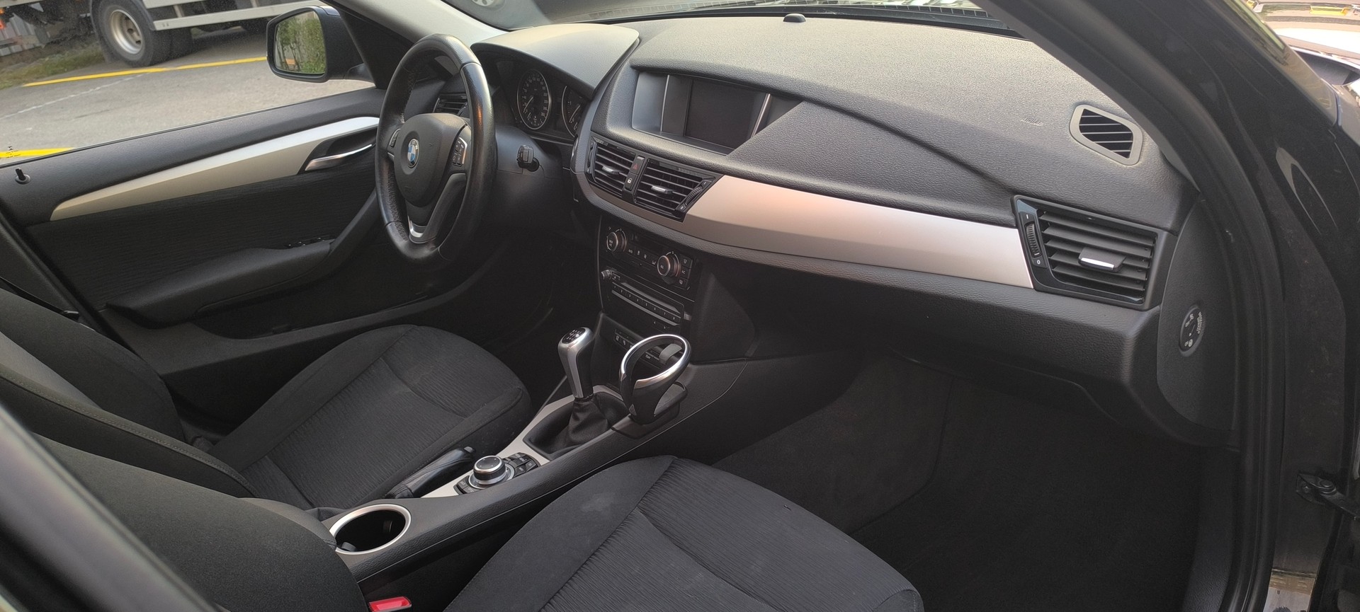 BMW X1 xDrive 18d-image-14