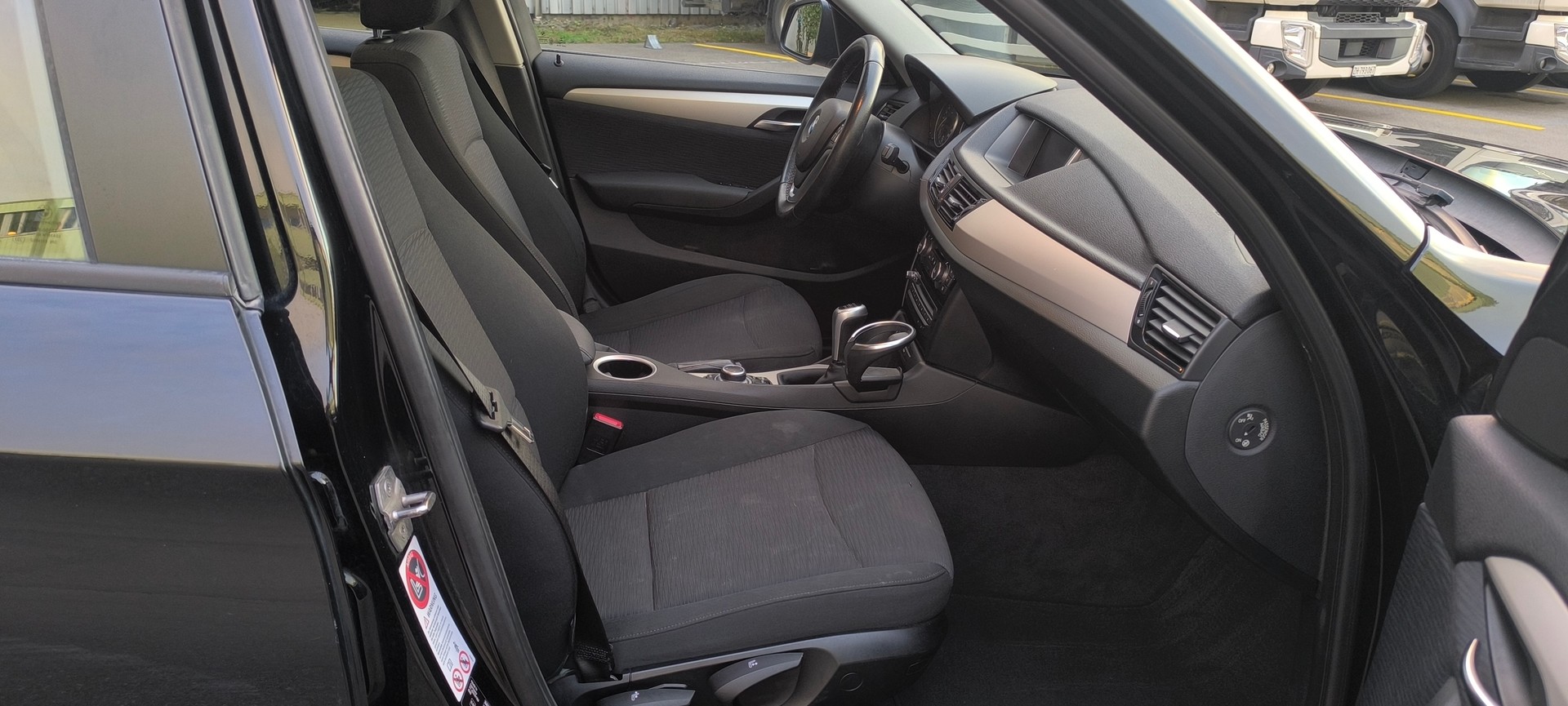 BMW X1 xDrive 18d-image-13