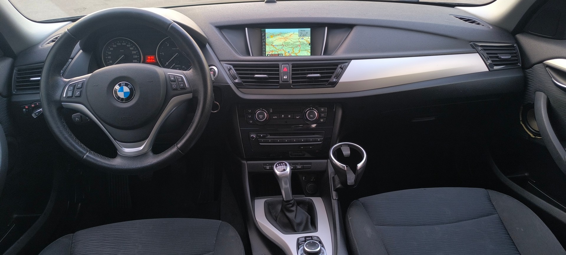 BMW X1 xDrive 18d-image-9