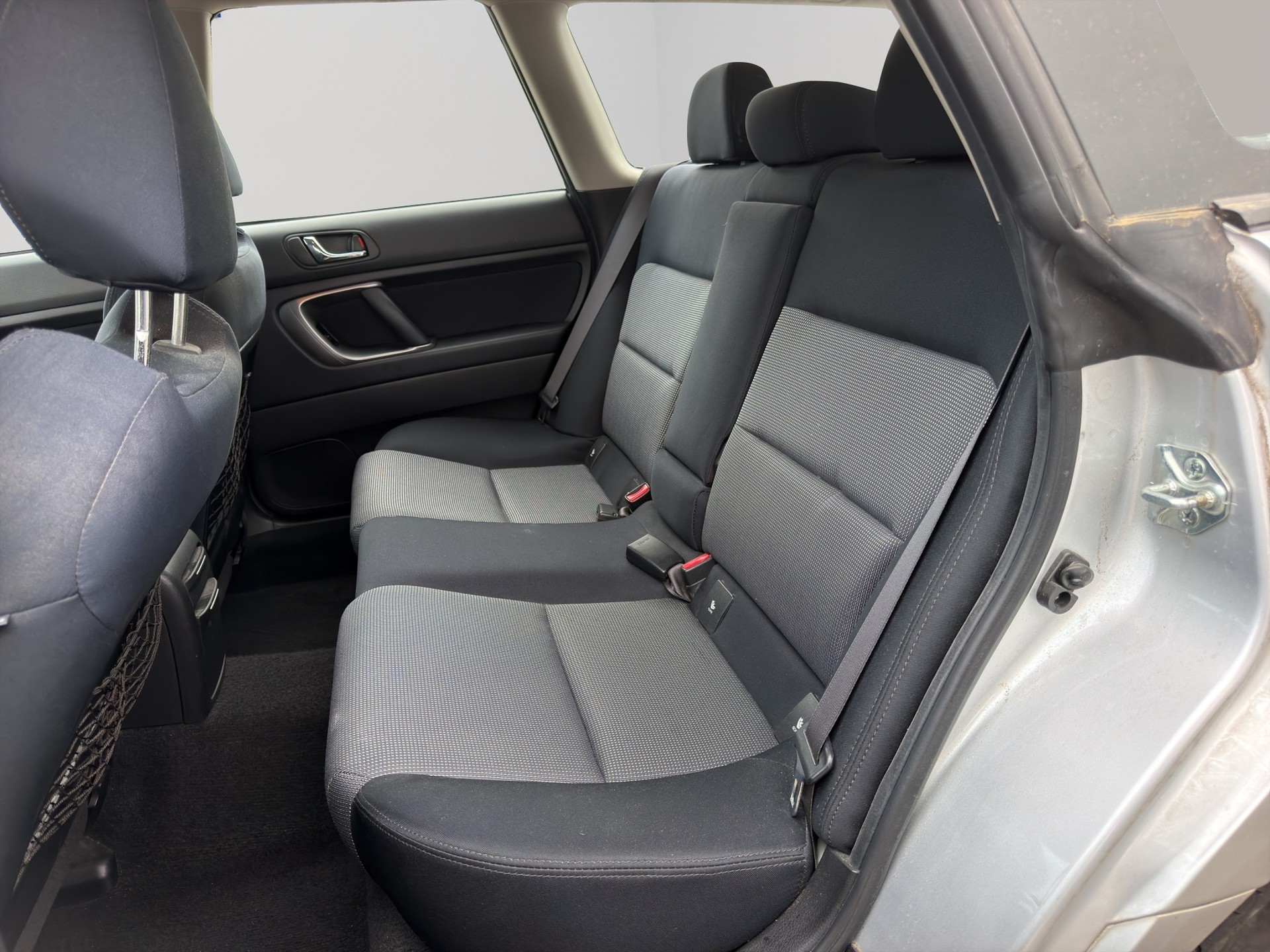 SUBARU Legacy 2.0i AWD Swiss Automatik-image-8