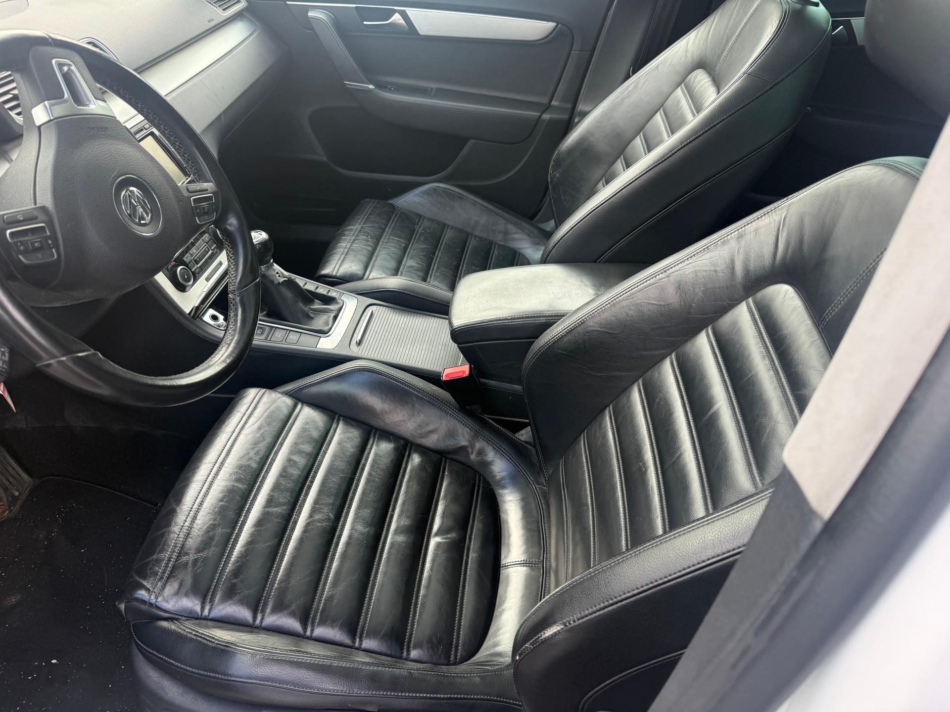 VW Passat Variant 2.0 TSI Highline-image-4