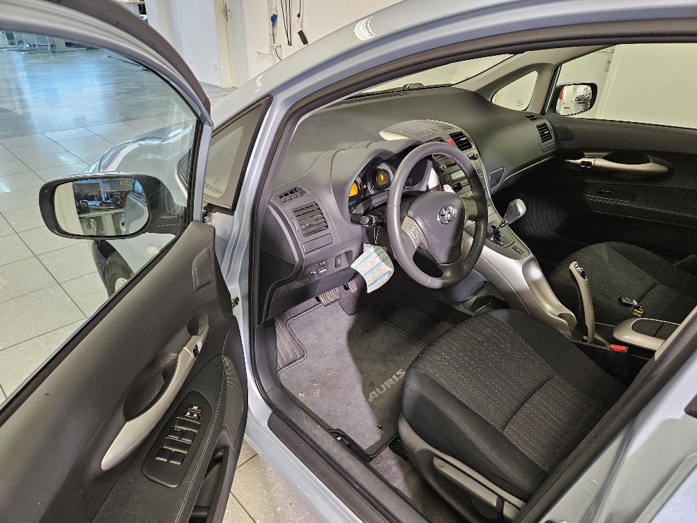 TOYOTA Auris 1.6 Linea Luna-image-8