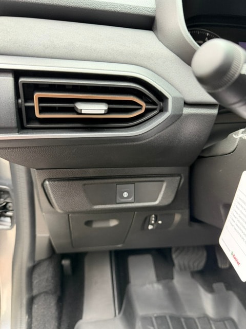 DACIA Sandero Stepway TCe 90 Extreme+ CVT-image-15