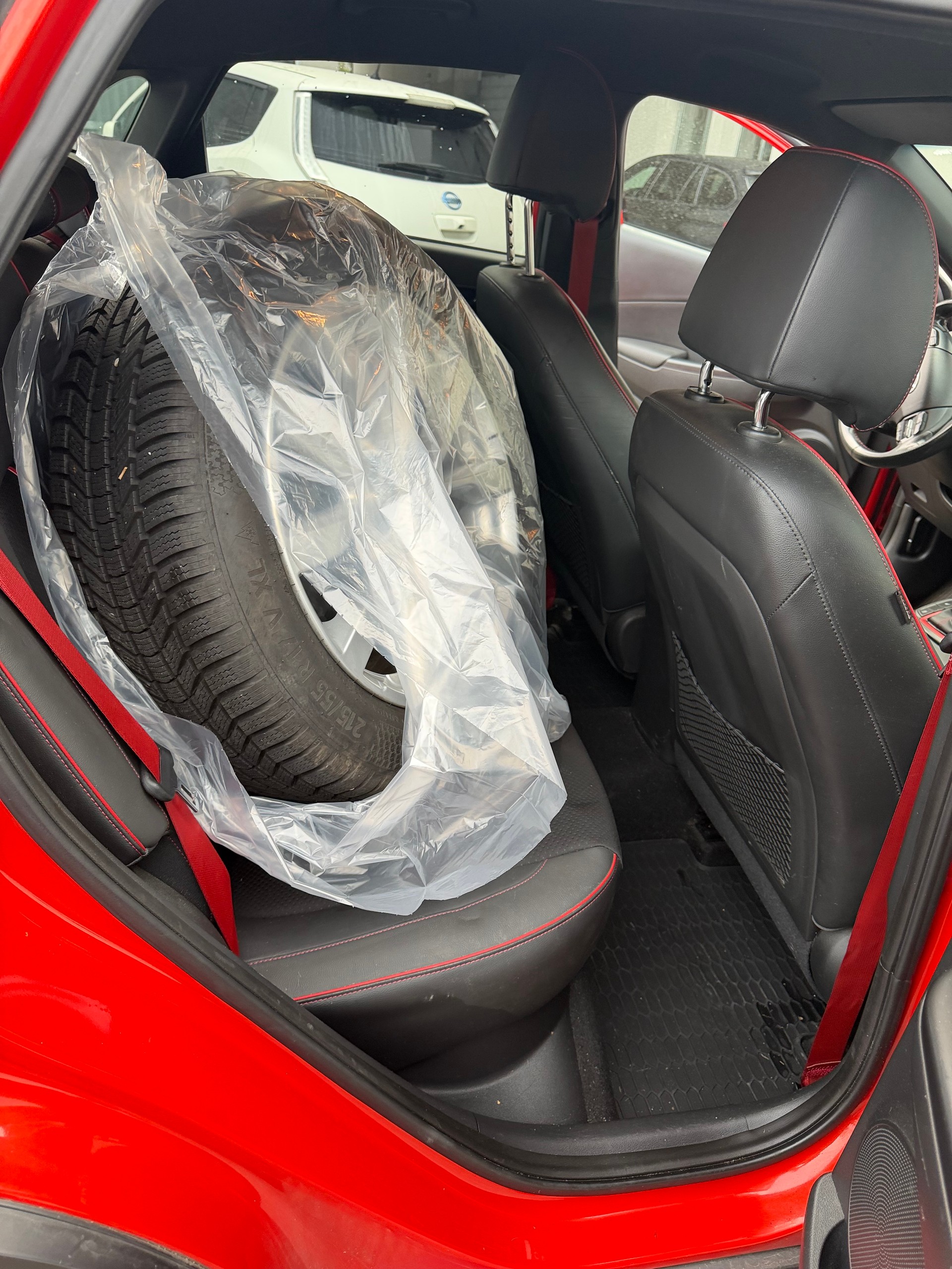 HYUNDAI Kona 1.6 CRDI Amplia 4WD DCT-image-12
