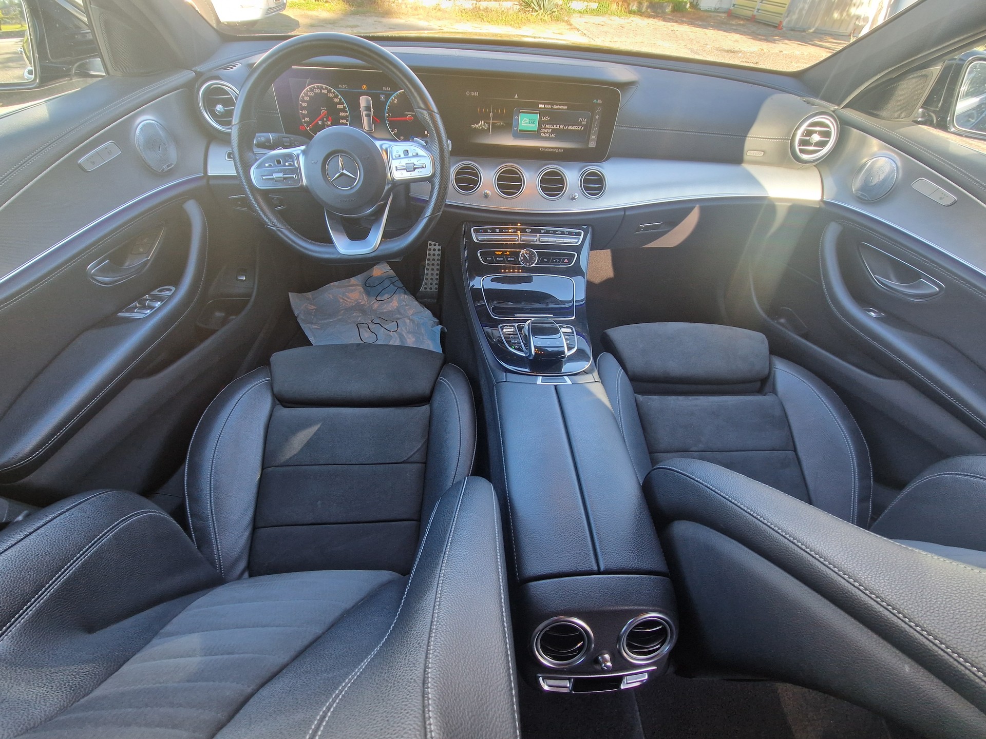 MERCEDES-BENZ E 220 d AMG Line 4Matic 9G-Tronic-image-8