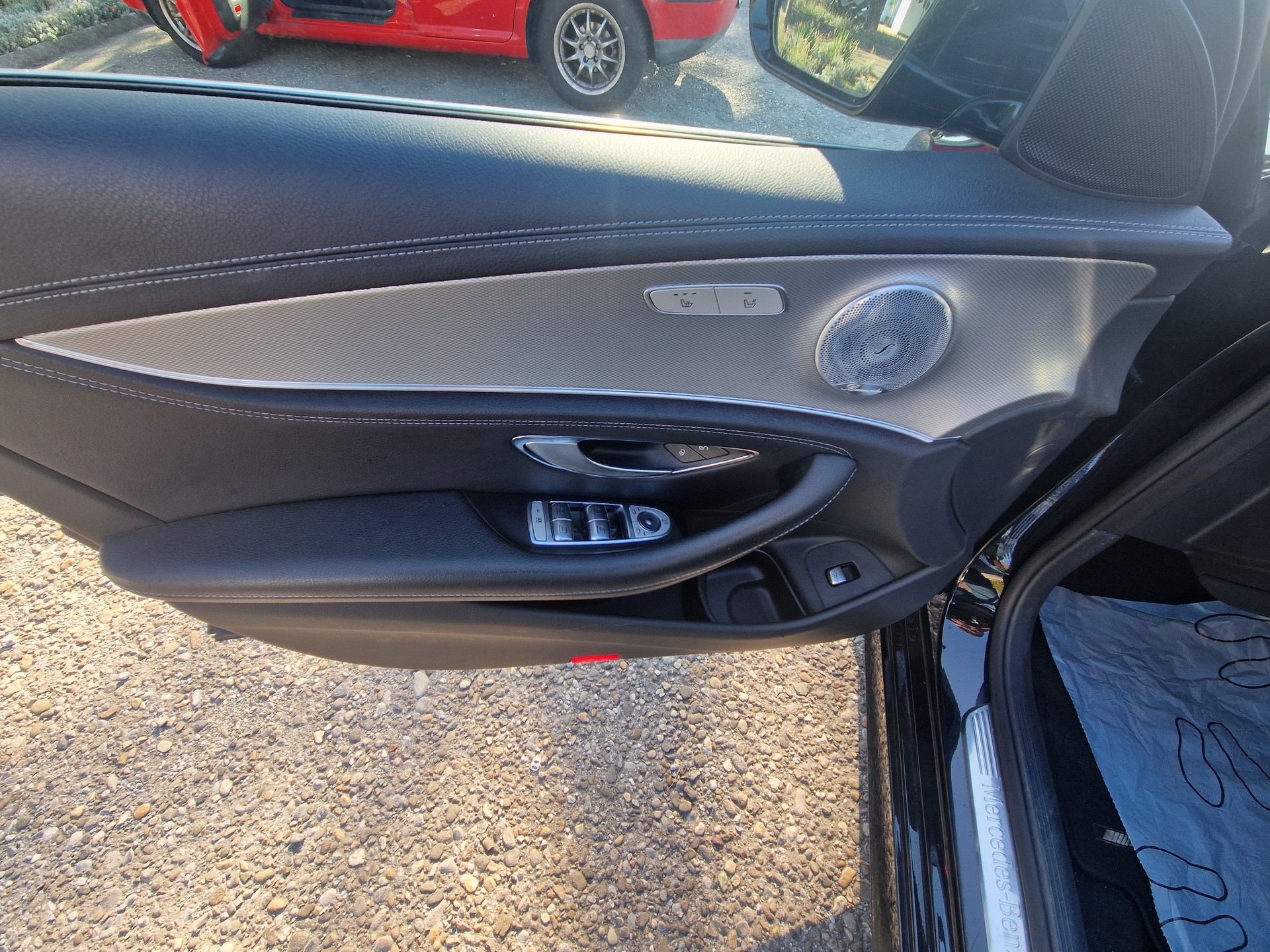 MERCEDES-BENZ E 220 d AMG Line 4Matic 9G-Tronic-image-10