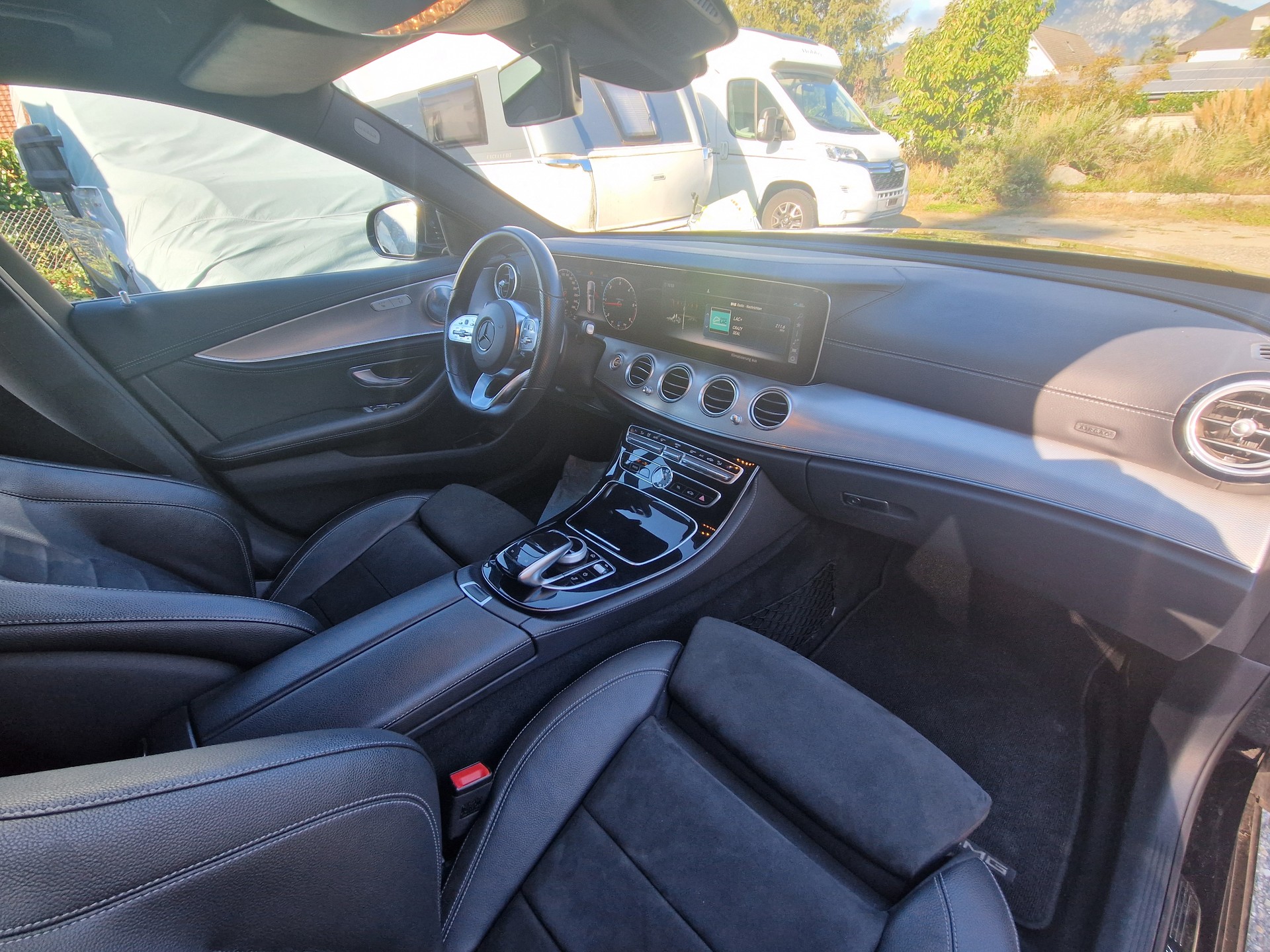 MERCEDES-BENZ E 220 d AMG Line 4Matic 9G-Tronic-image-6