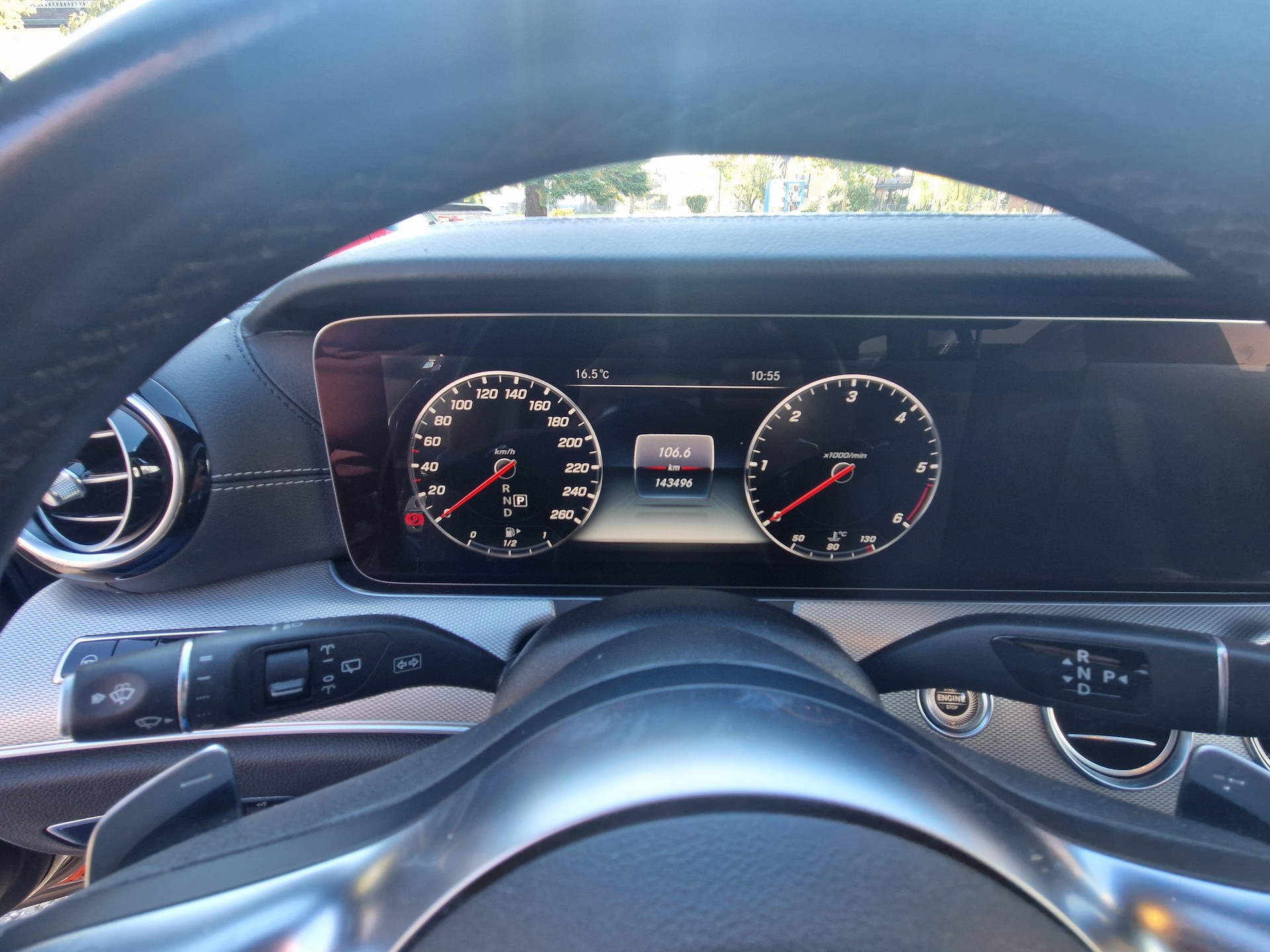 MERCEDES-BENZ E 220 d AMG Line 4Matic 9G-Tronic-image-12
