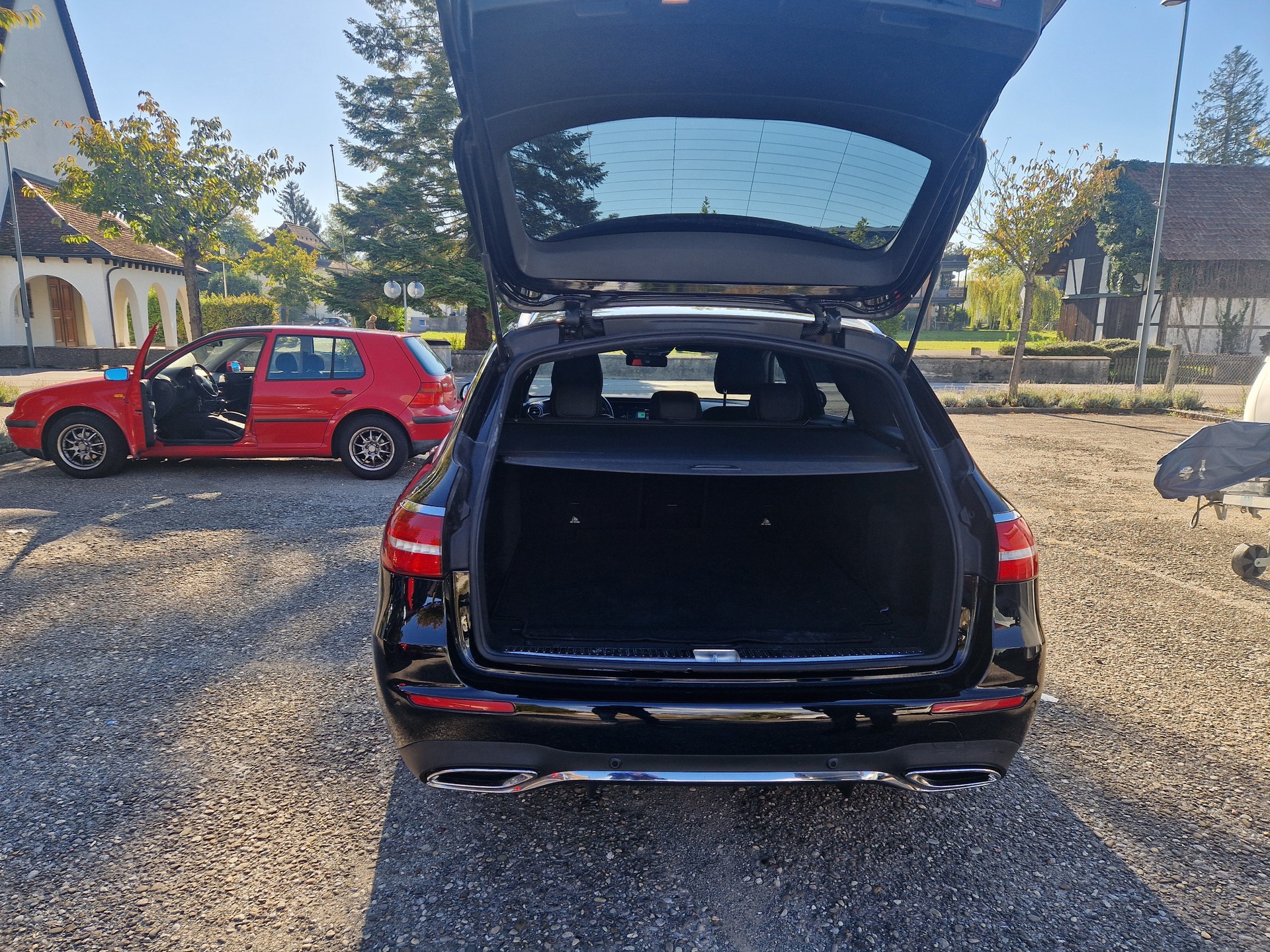 MERCEDES-BENZ E 220 d AMG Line 4Matic 9G-Tronic-image-19