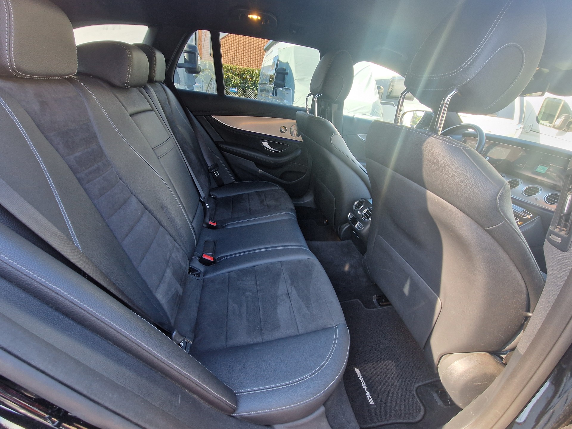 MERCEDES-BENZ E 220 d AMG Line 4Matic 9G-Tronic-image-7