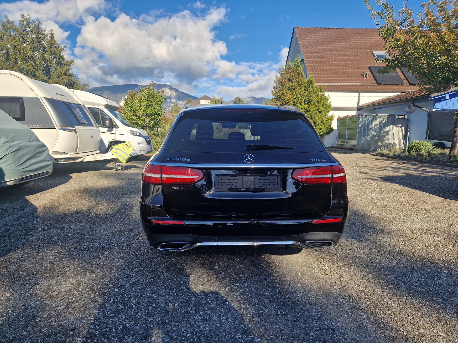 MERCEDES-BENZ E 220 d AMG Line 4Matic 9G-Tronic-image-2