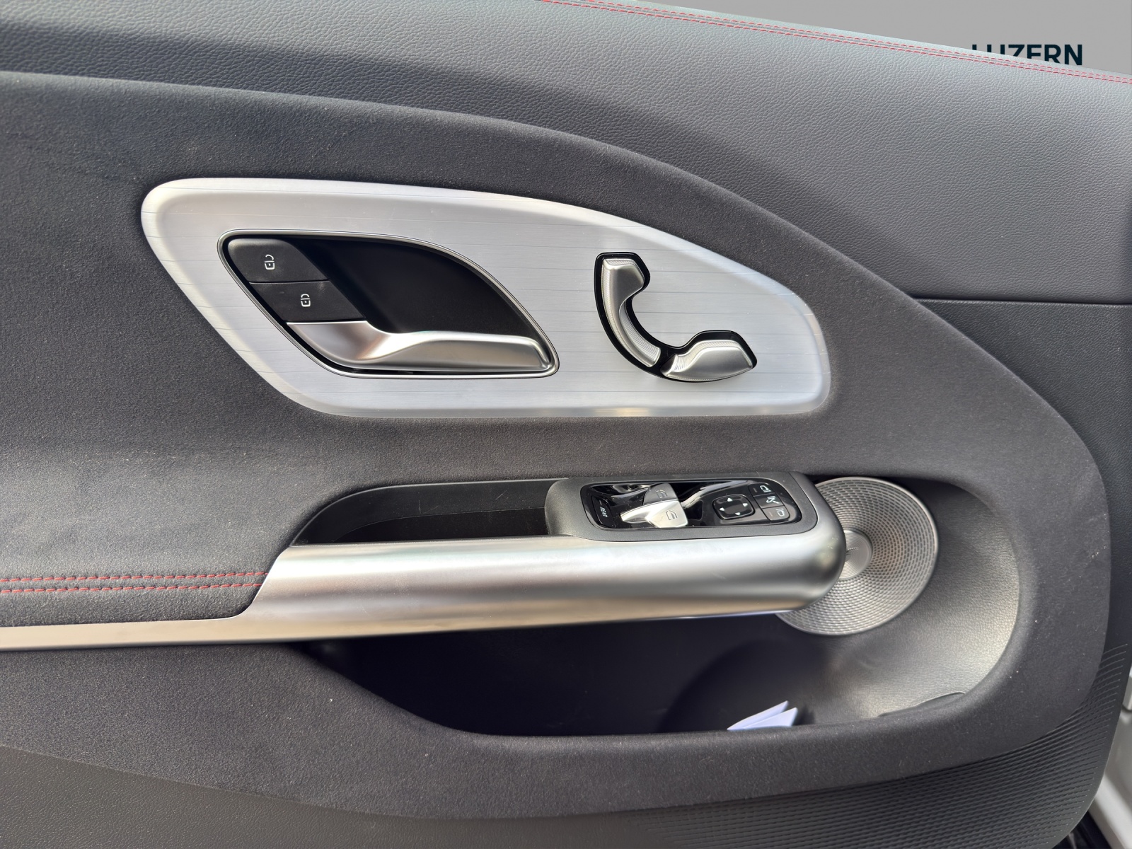 MERCEDES-BENZ CLA 350 4 Matic 85 kWh EQ-image-12