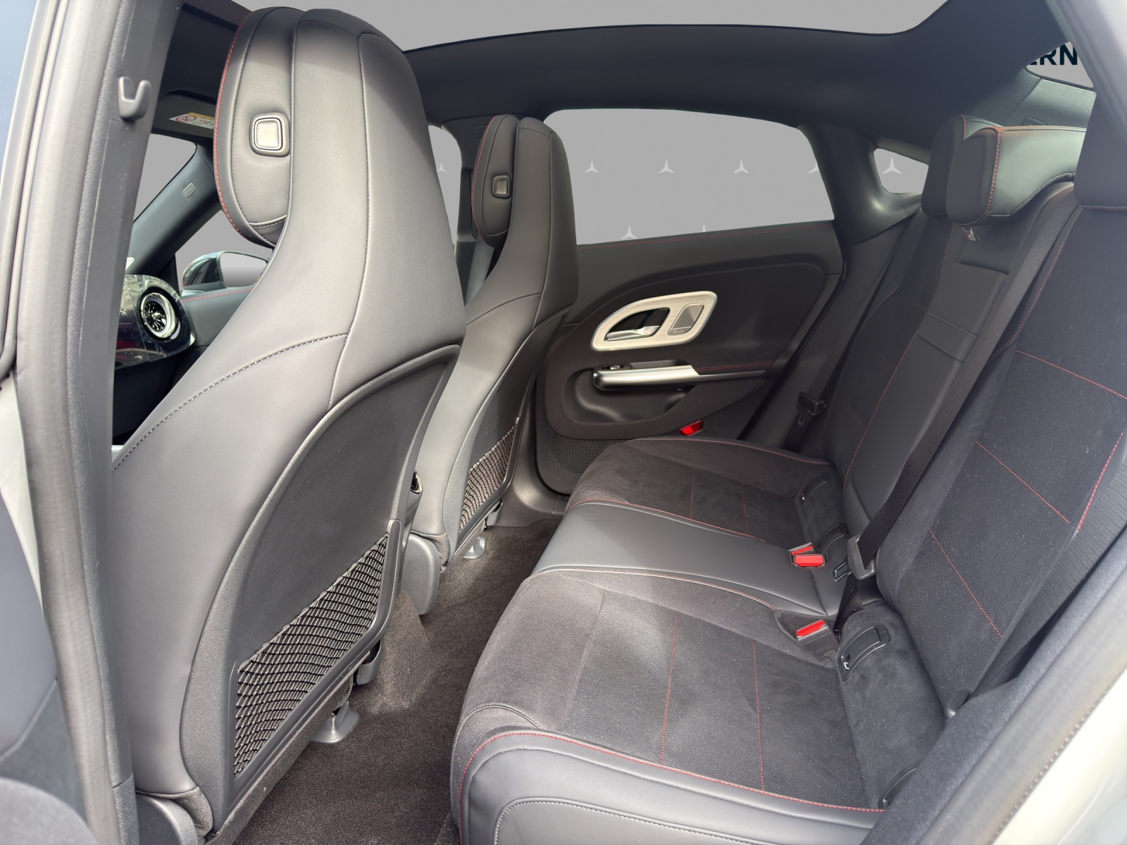 MERCEDES-BENZ CLA 350 4 Matic 85 kWh EQ-image-13