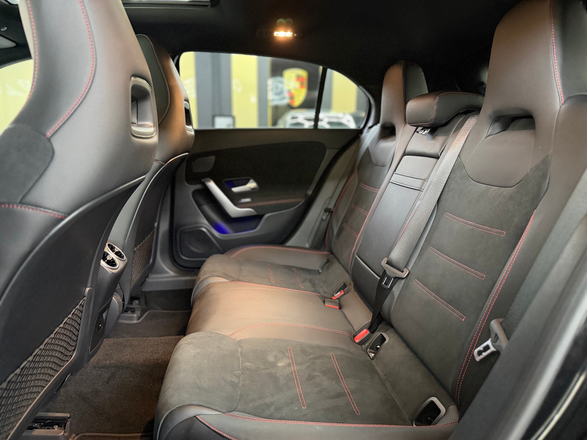 MERCEDES-BENZ A 200 AMG Line 7G-DCT-image-16