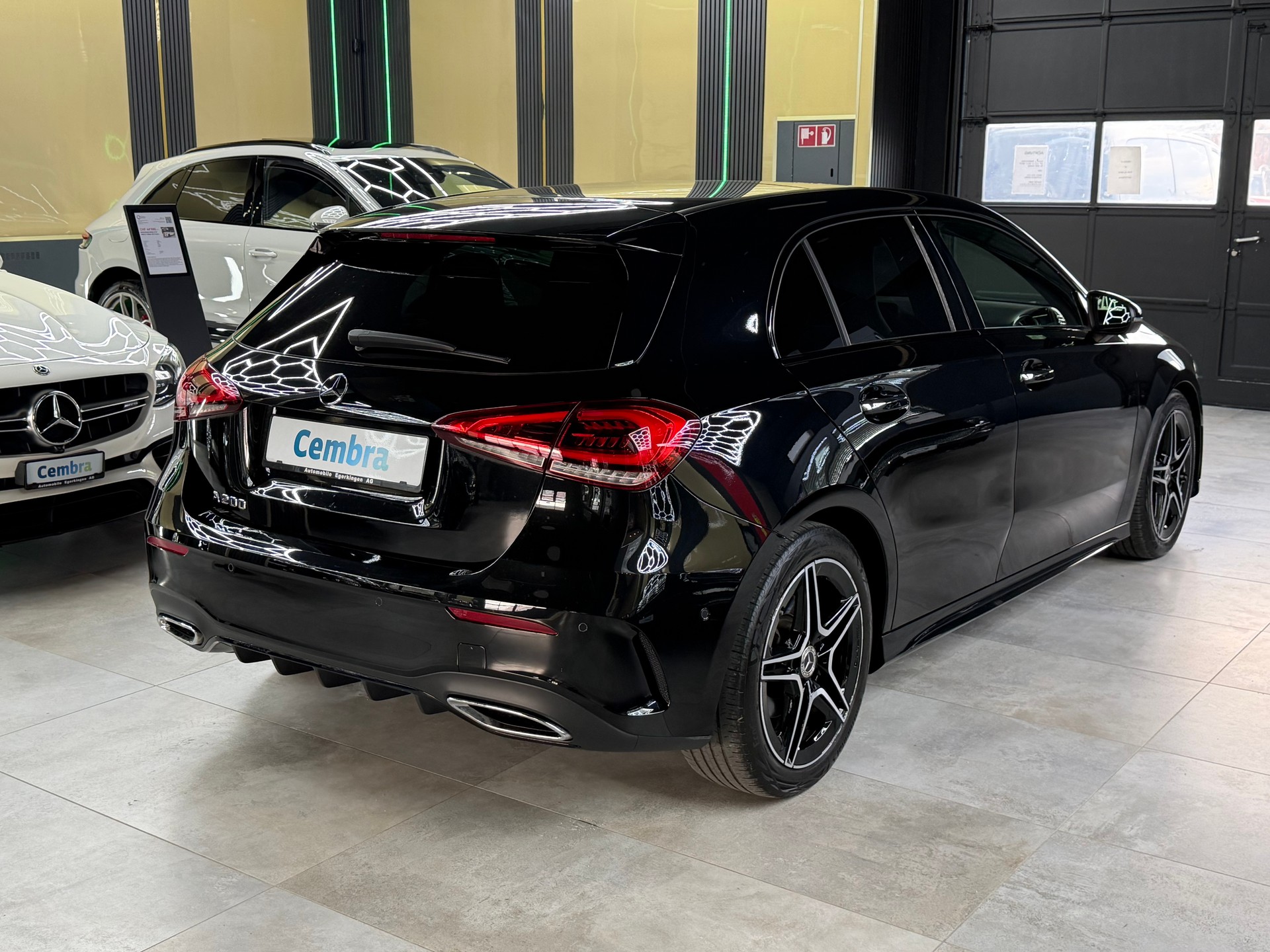 MERCEDES-BENZ A 200 AMG Line 7G-DCT-image-4