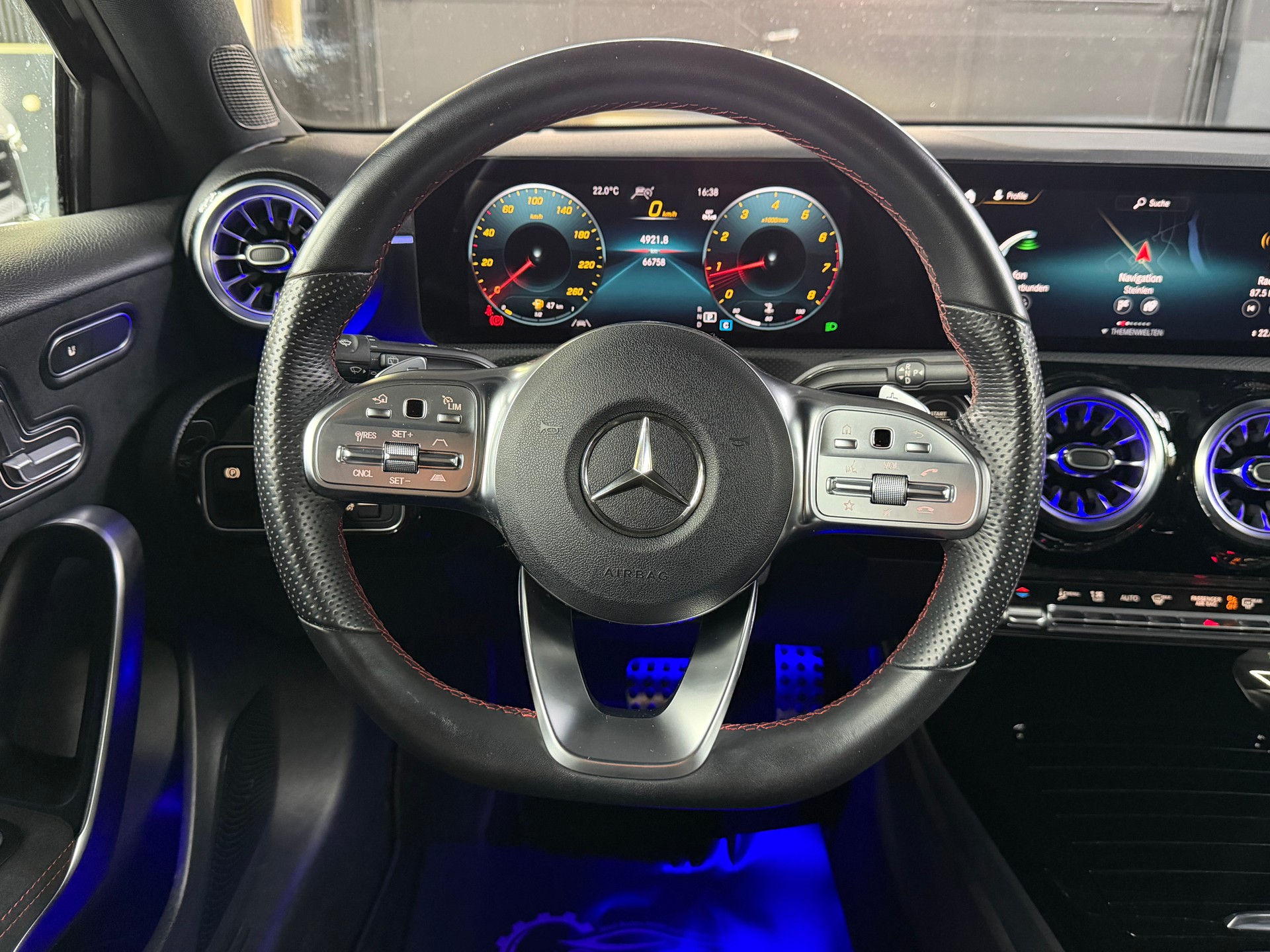 MERCEDES-BENZ A 200 AMG Line 7G-DCT-image-13