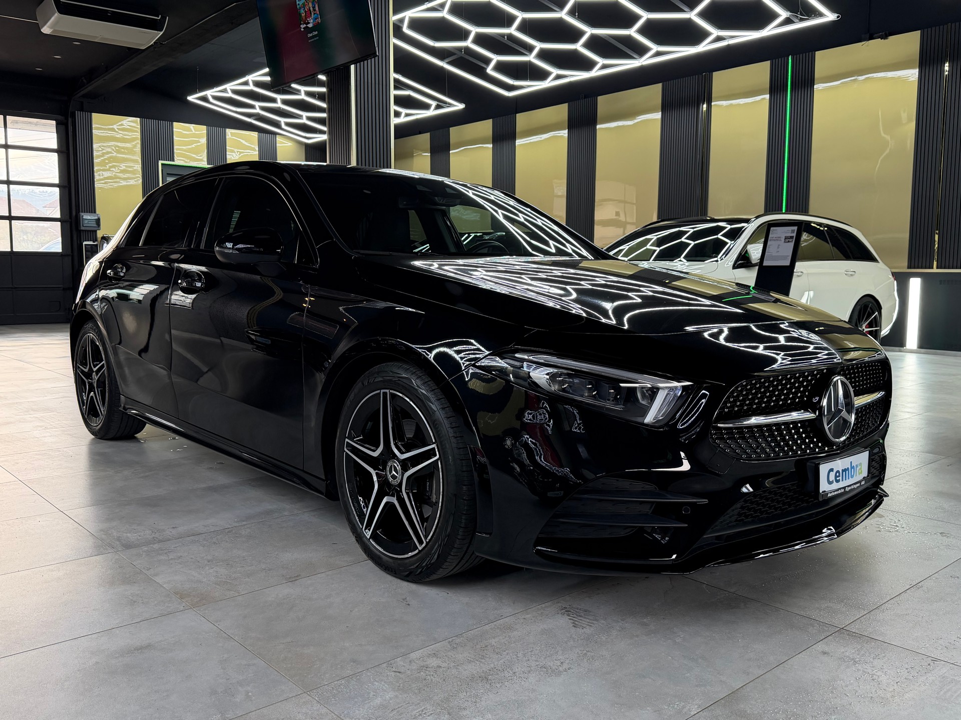 MERCEDES-BENZ A 200 AMG Line 7G-DCT-showroom-element-2