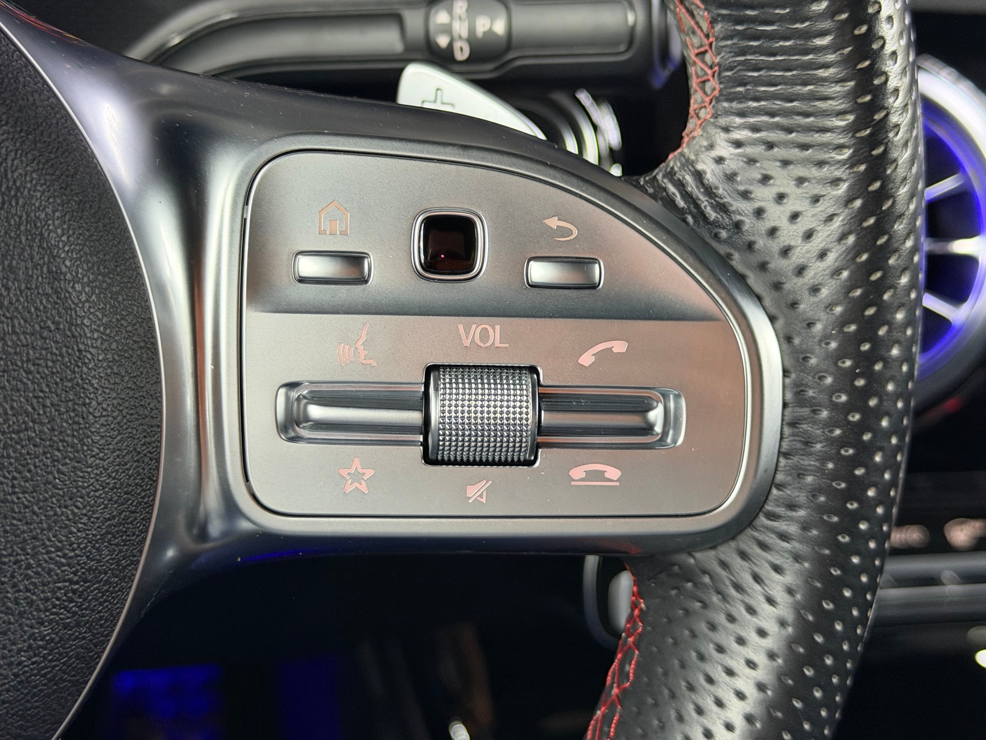 MERCEDES-BENZ A 200 AMG Line 7G-DCT-image-22