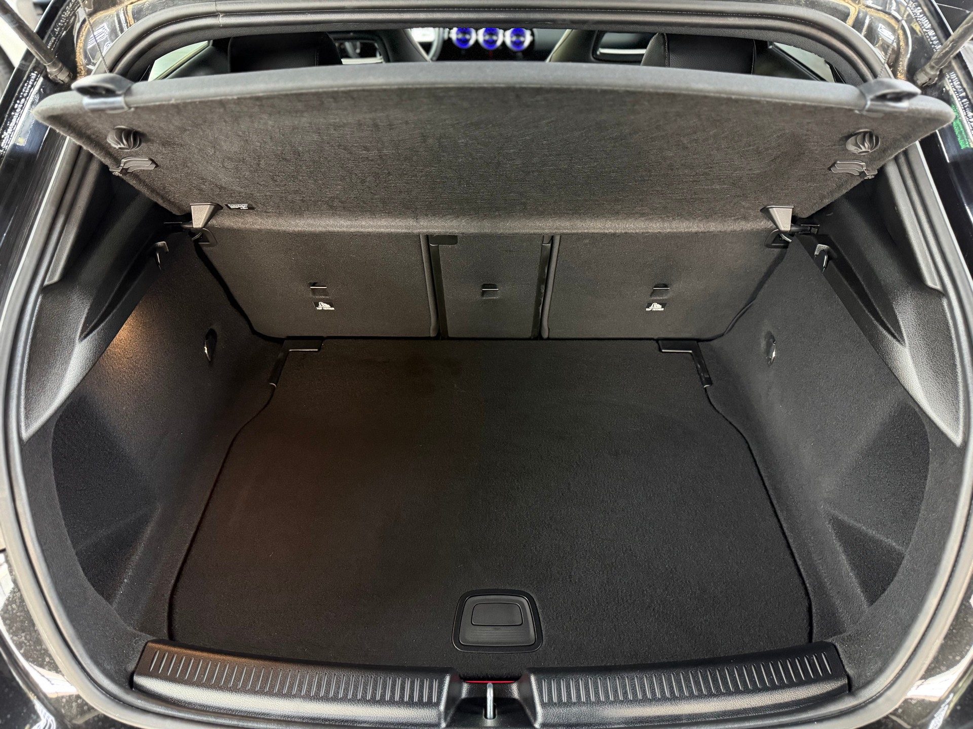 MERCEDES-BENZ A 200 AMG Line 7G-DCT-image-15