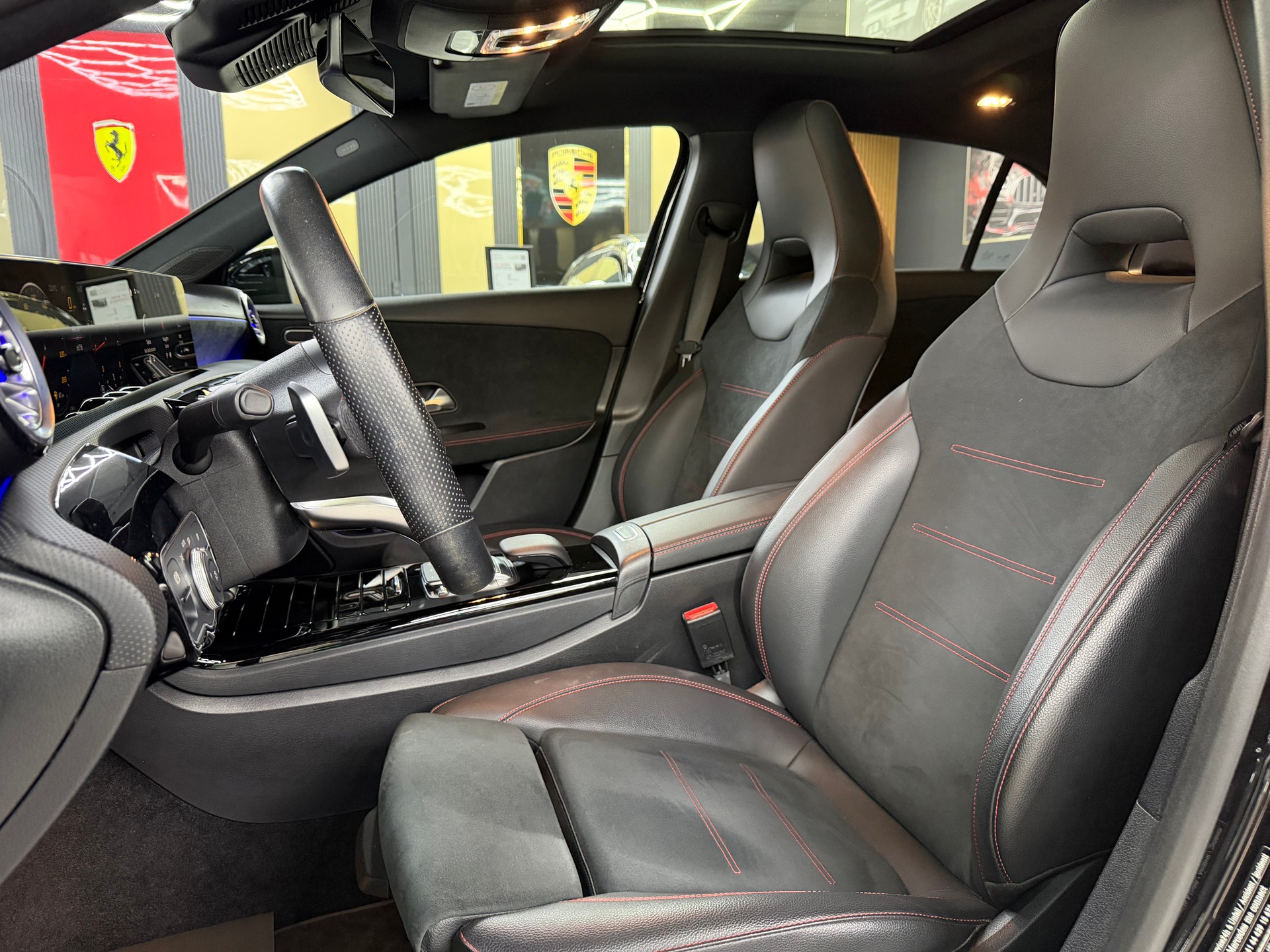 MERCEDES-BENZ A 200 AMG Line 7G-DCT-image-9