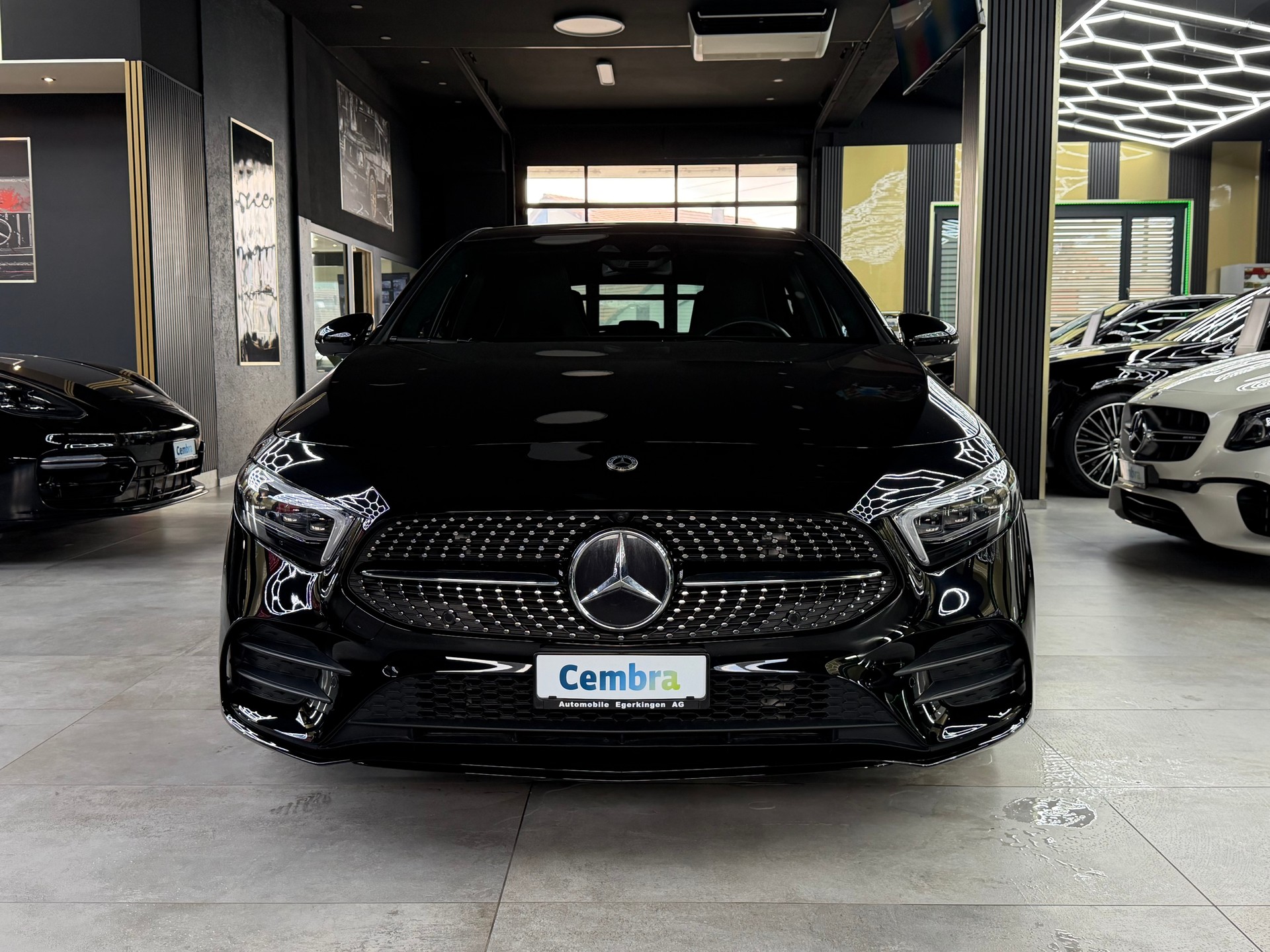 MERCEDES-BENZ A 200 AMG Line 7G-DCT-showroom-element-1