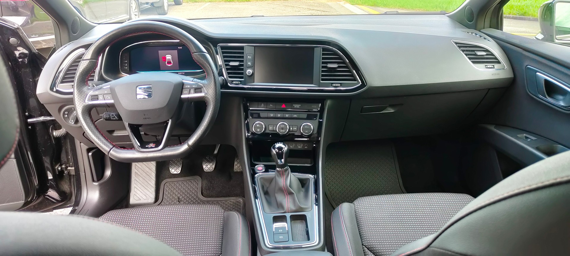 SEAT Leon 1.6 TDI FR LE-image-6