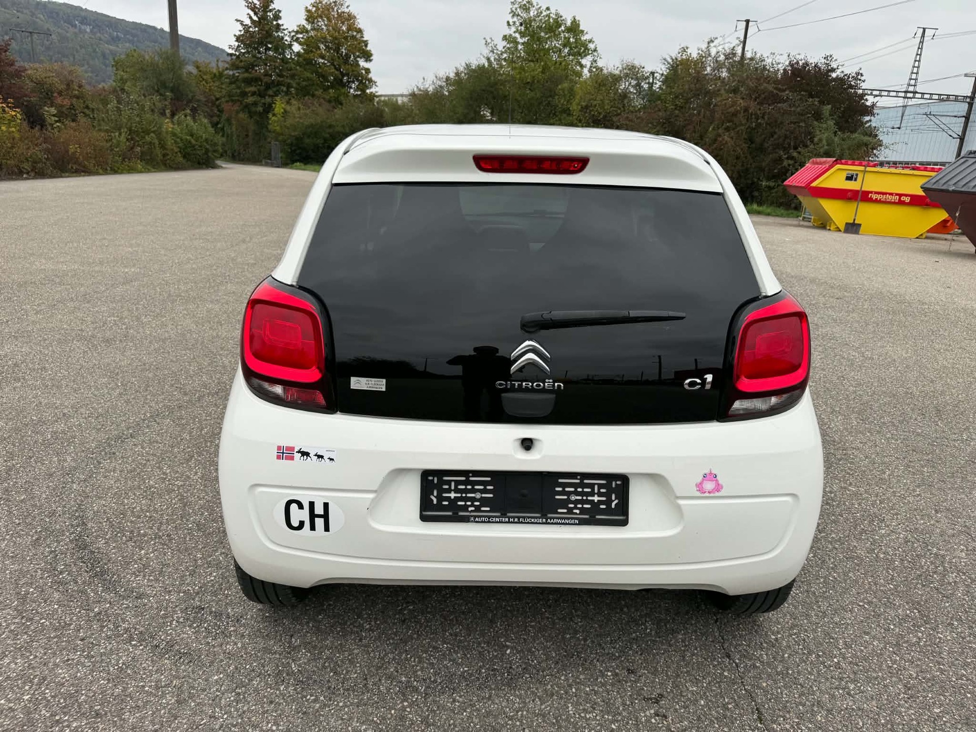 CITROEN C1 1.2 VTi Shine Airscape-image-9