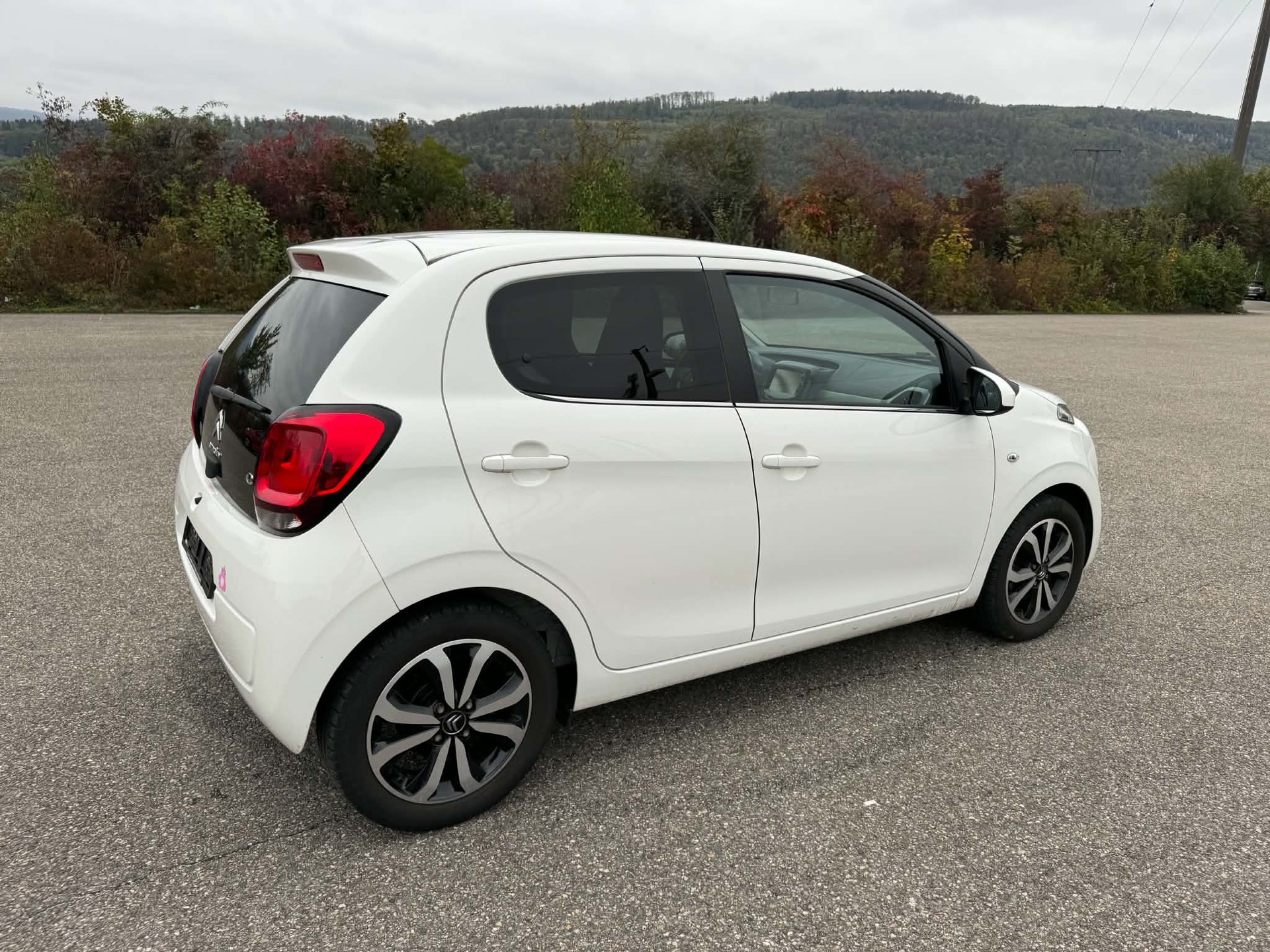 CITROEN C1 1.2 VTi Shine Airscape-image-7