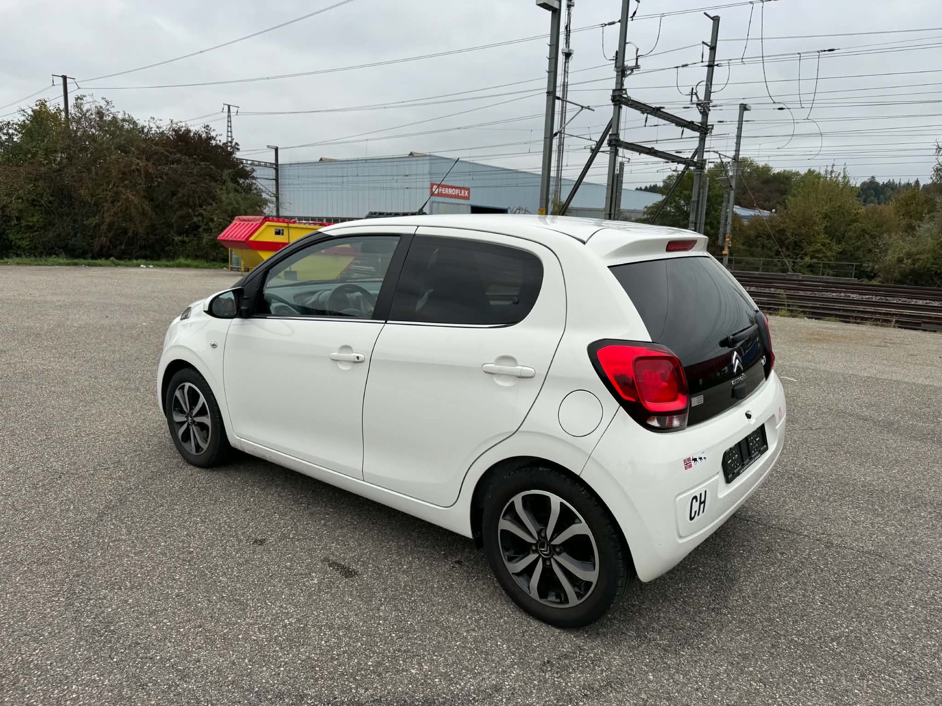 CITROEN C1 1.2 VTi Shine Airscape-image-8